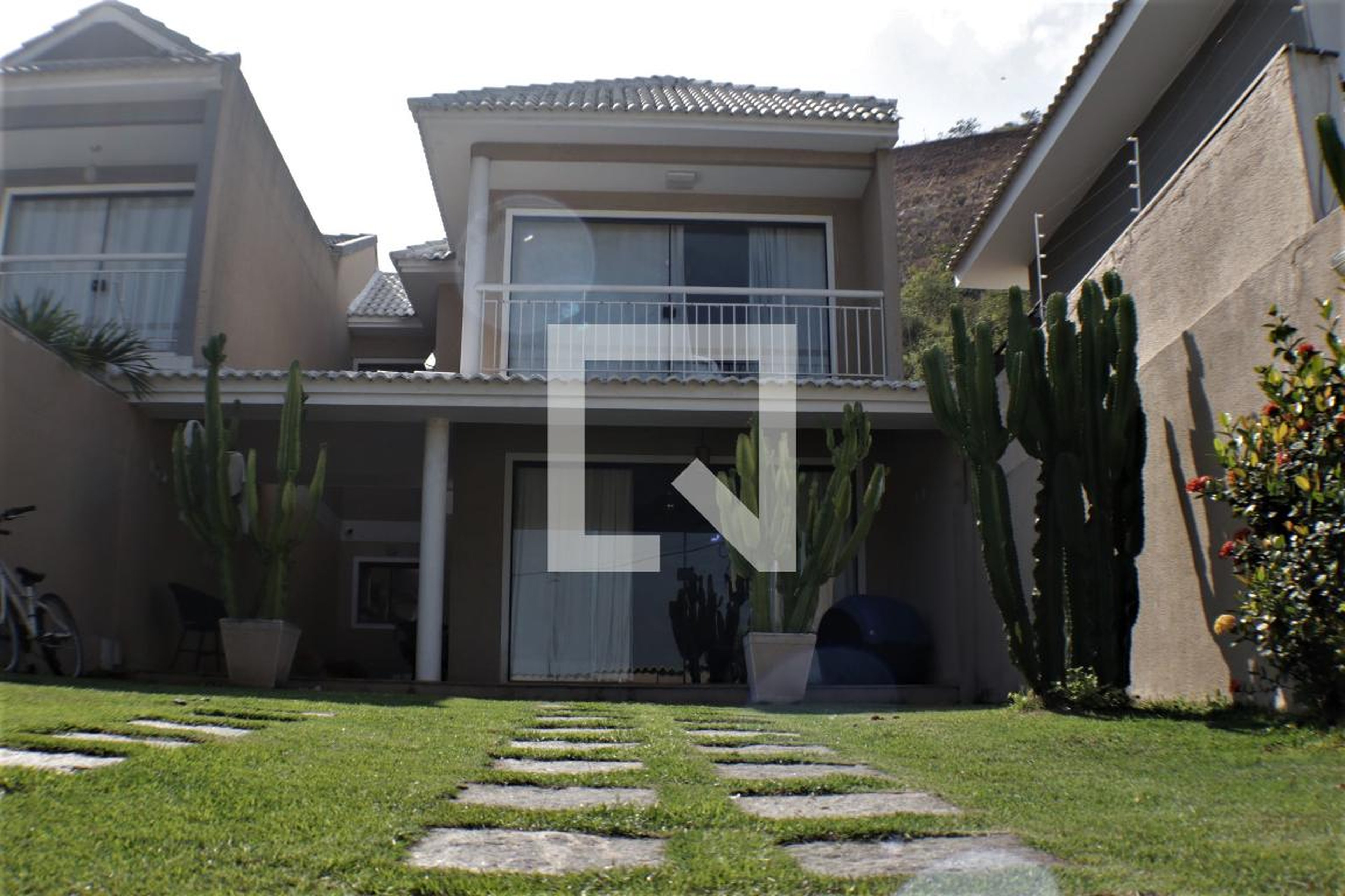 Fachada Condomínio em Rua Aldo Rebello, 250