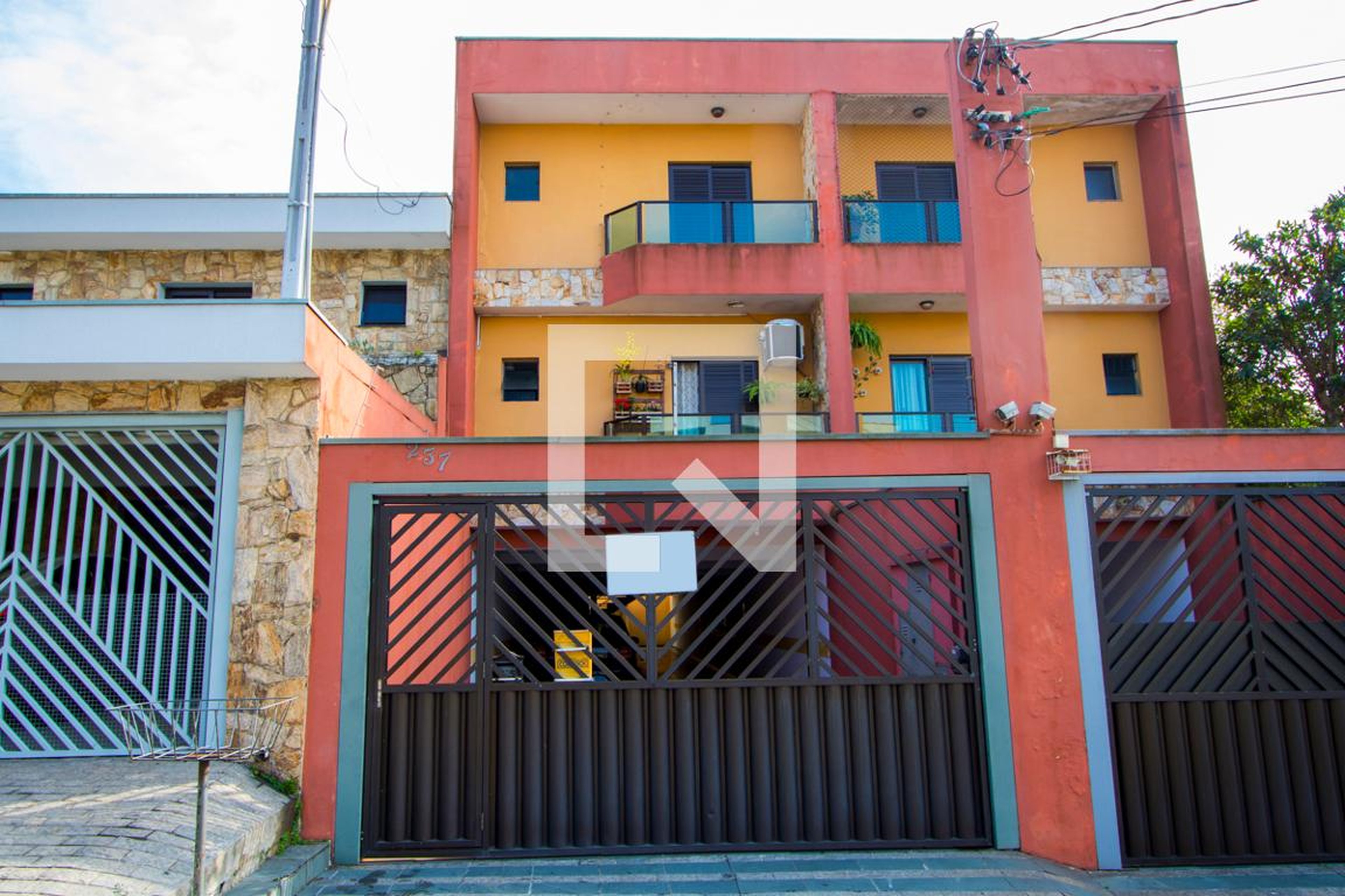 Fachada Condomínio em Rua Xavantes, 237