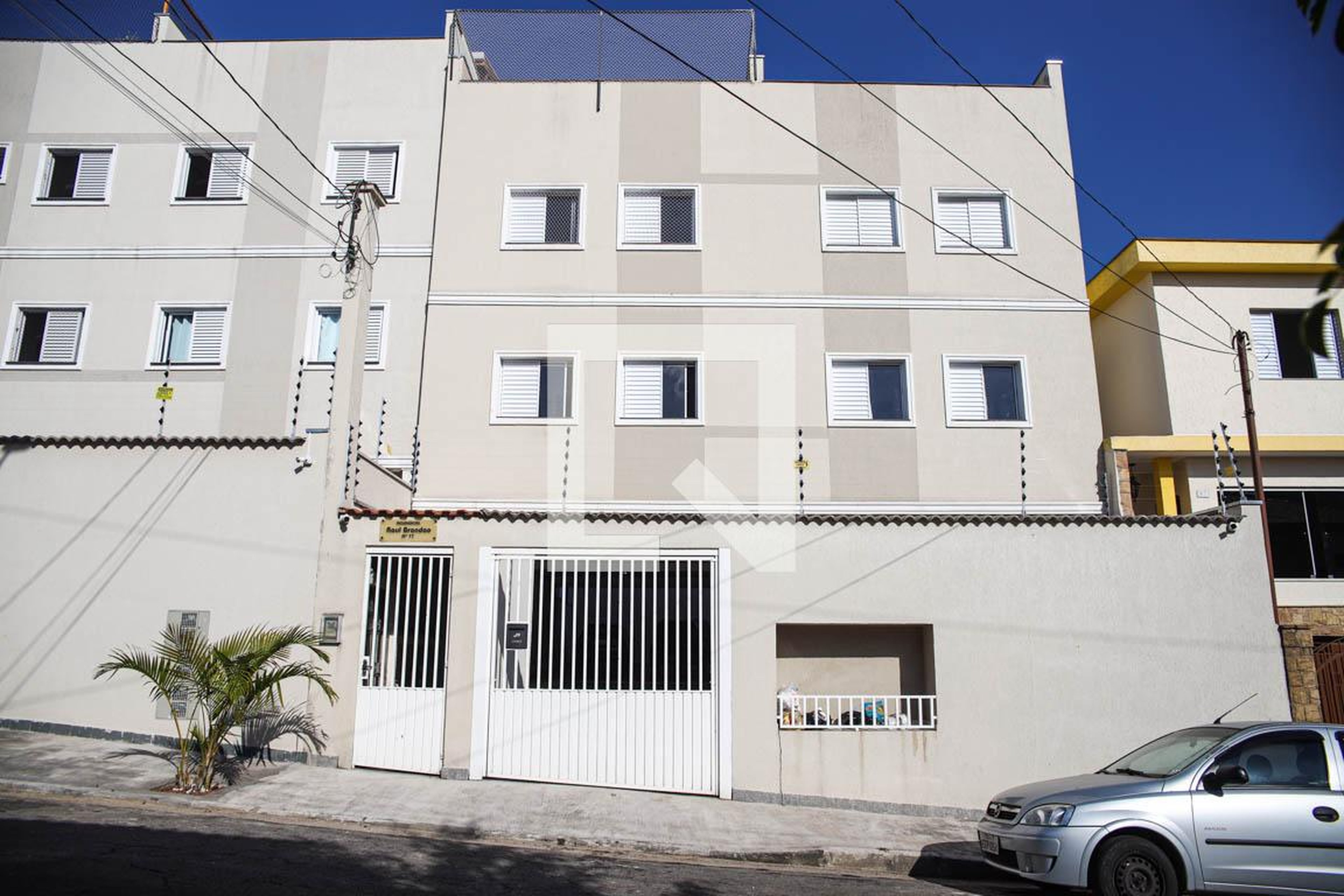 Fachada Condomínio em Rua Raul Brandão, 77