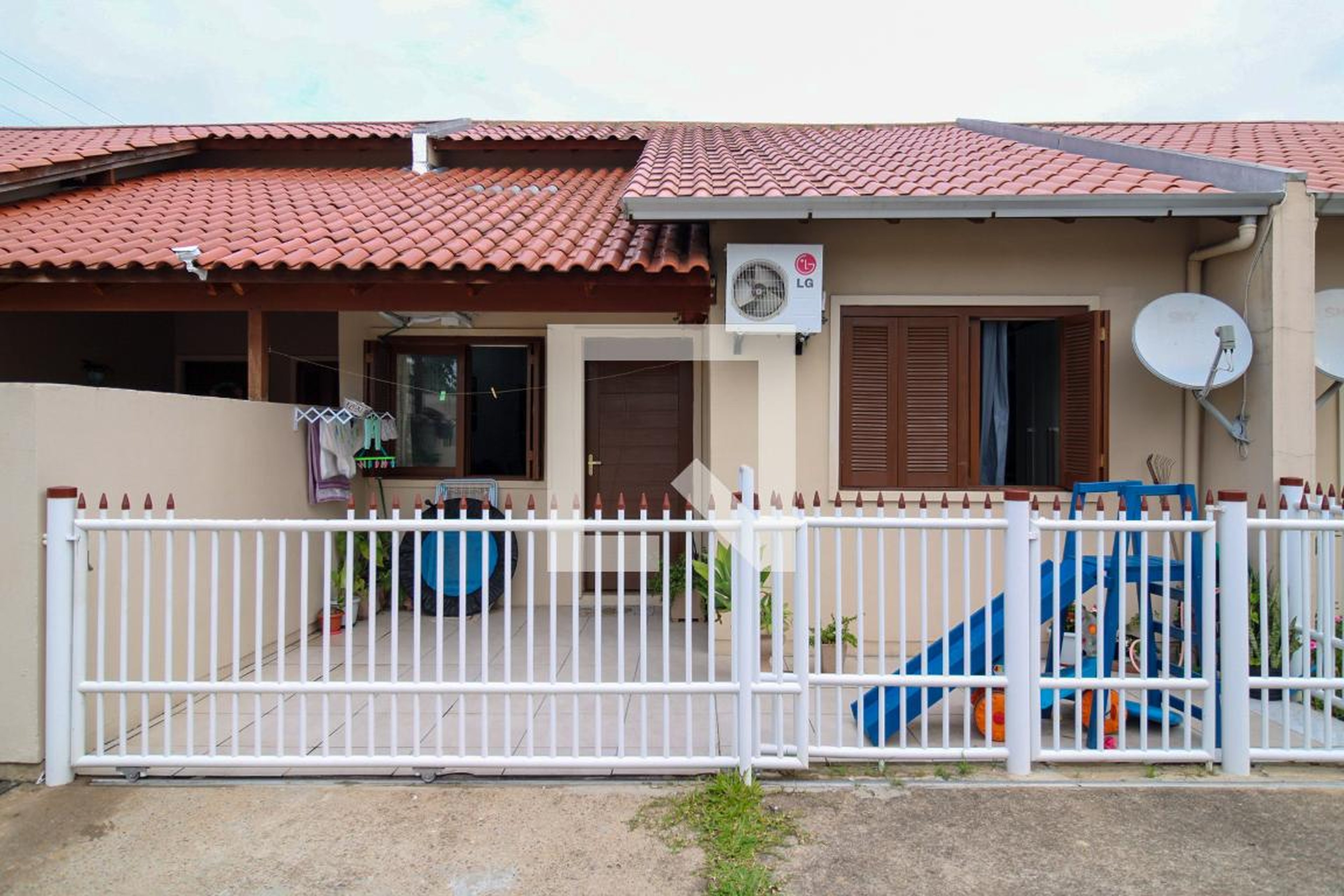 Fachada Condomínio em Rua Alcides Sabedot, 607