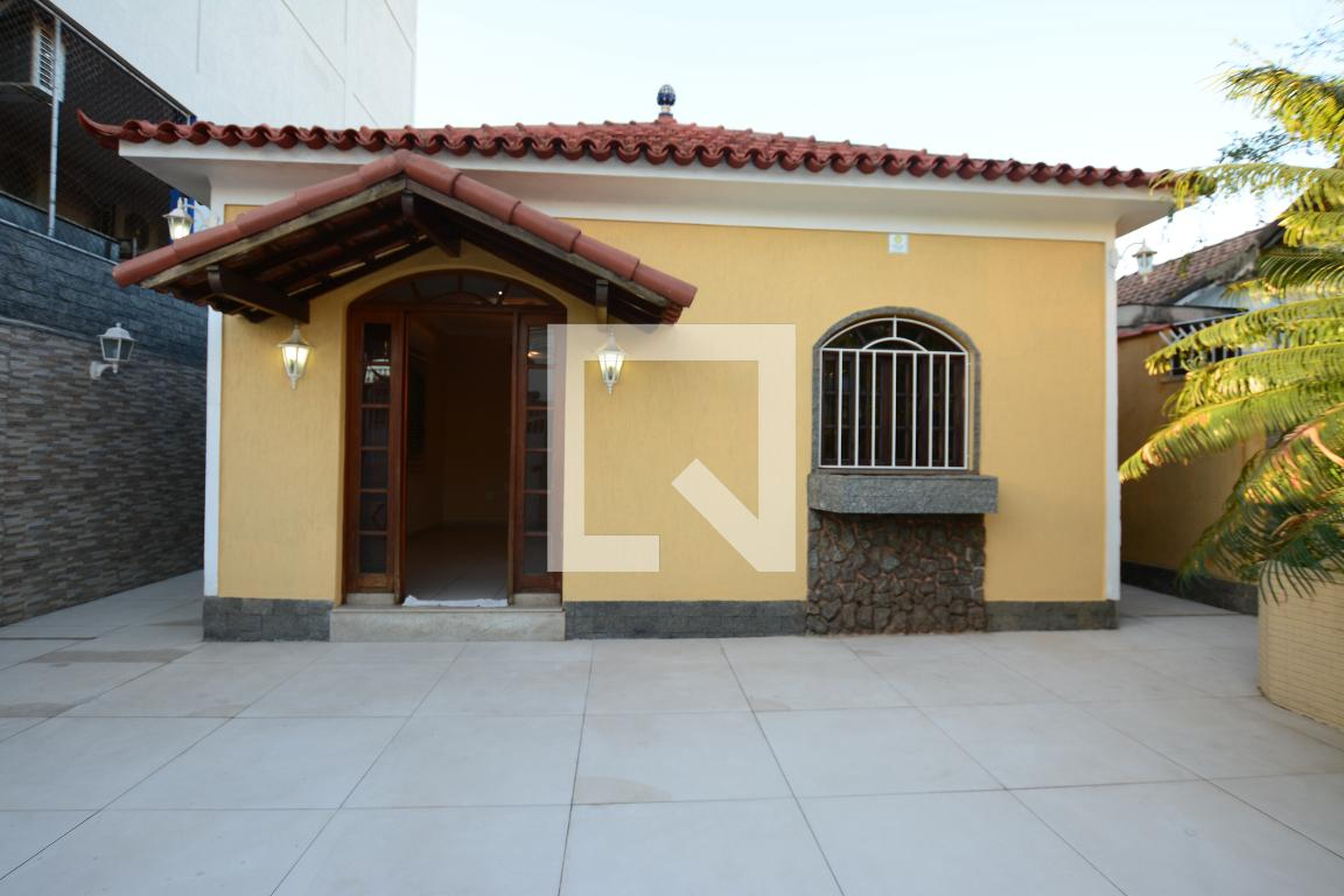 Fachada Condomínio em Rua Frei Sampaio, 678