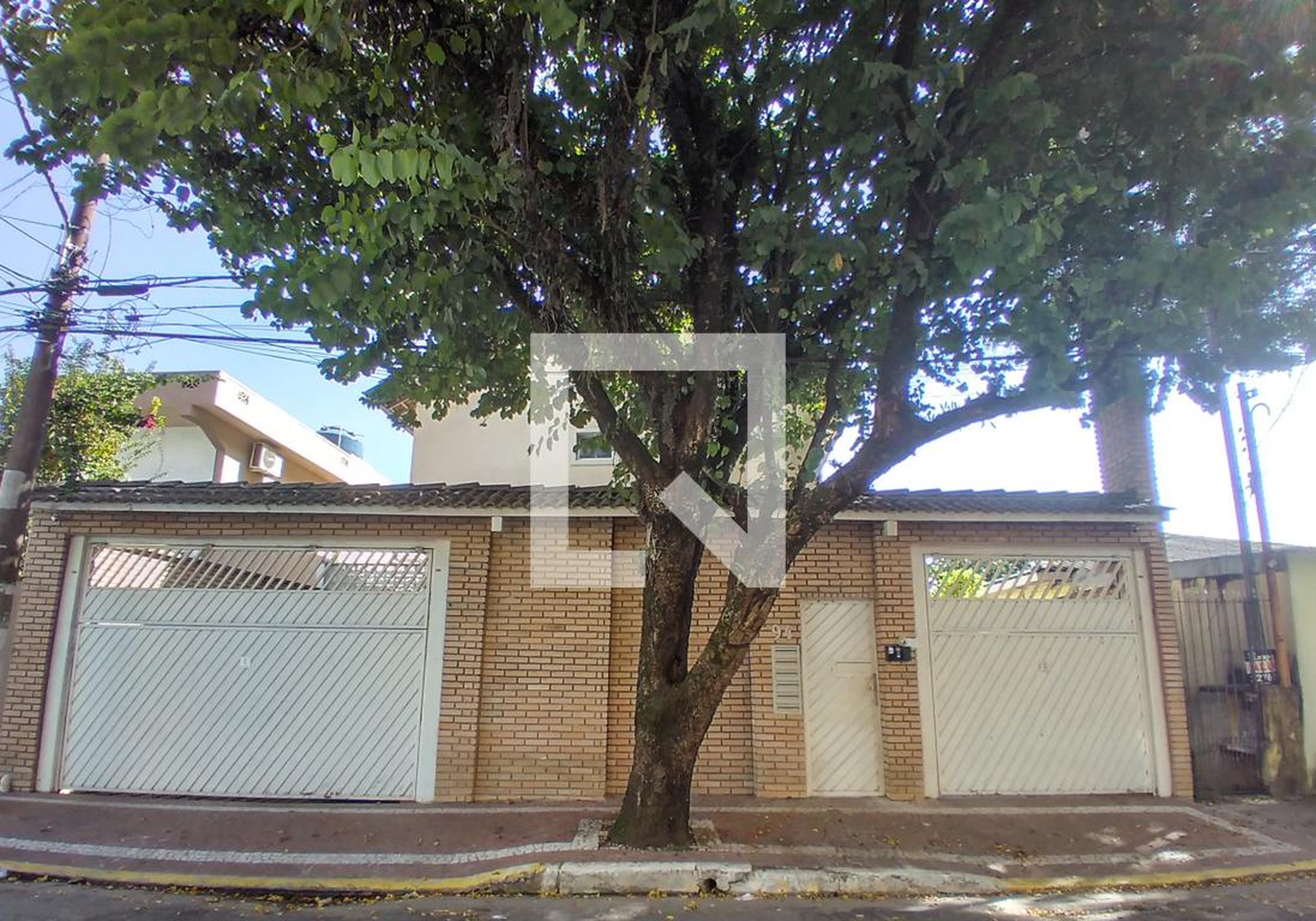 Fachada Condomínio em Rua Salvador de Edra, 94