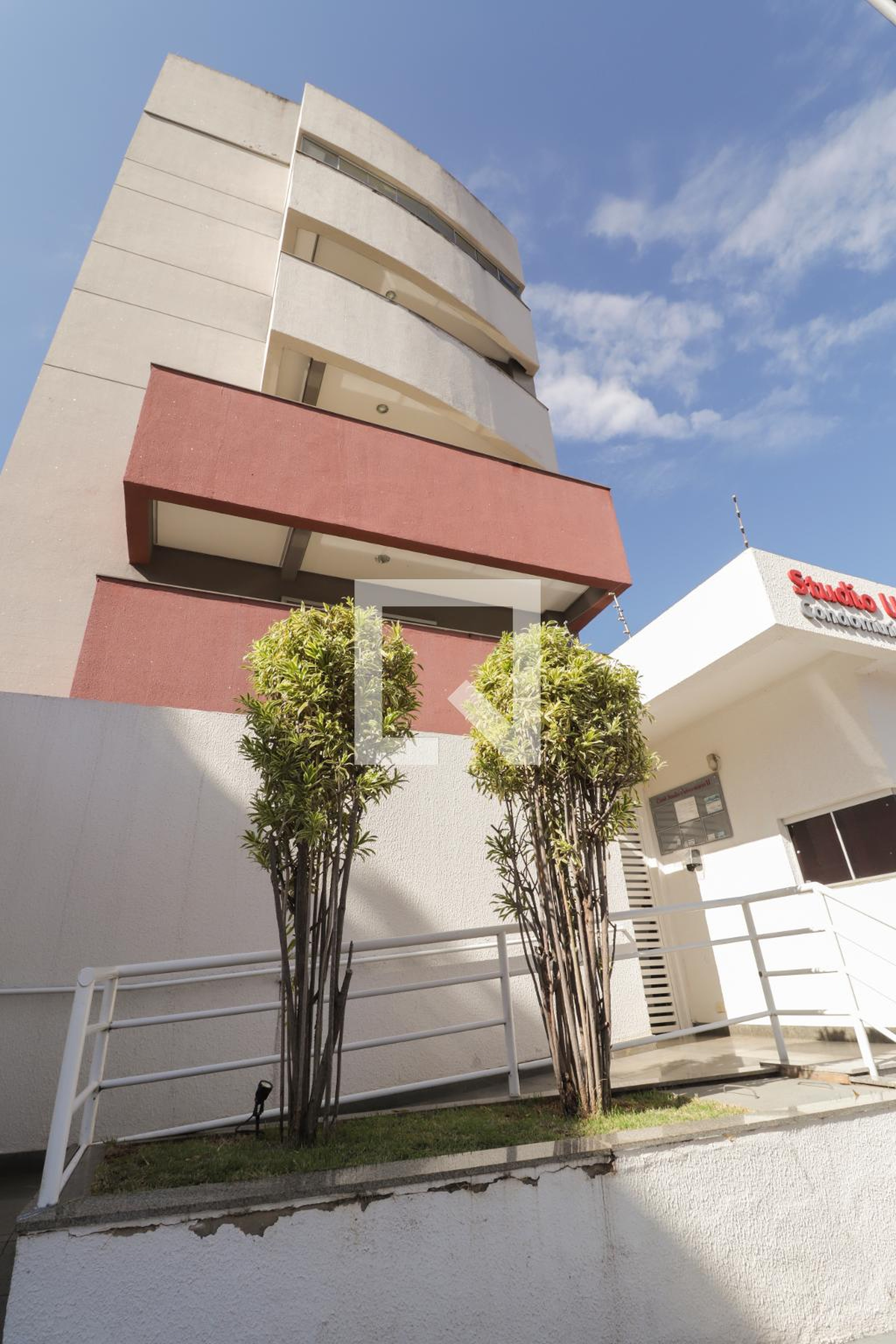 Fachada Condomínio em Rua 241, 0