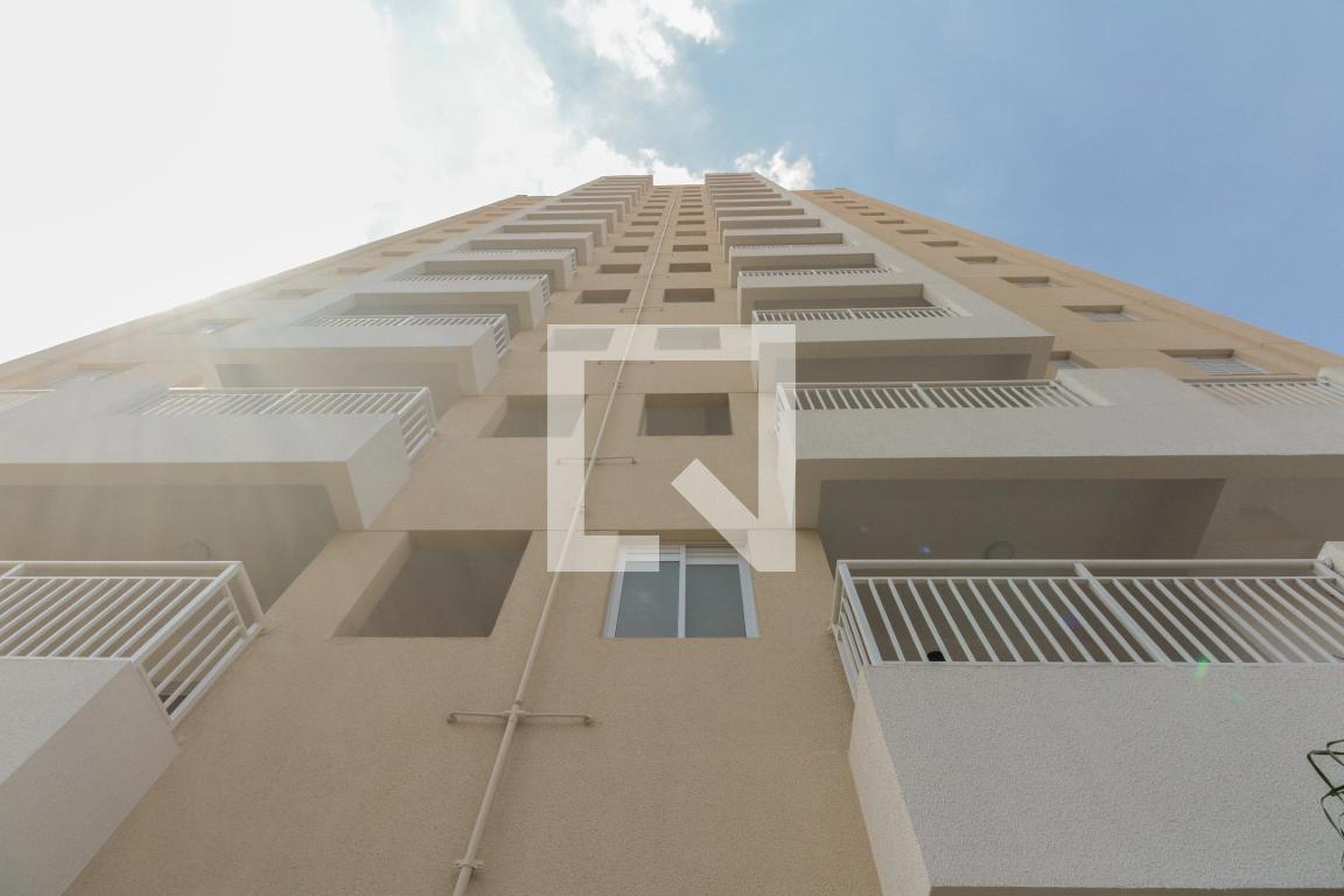 Fachada Condomínio em Rua João Crispiniano Soares, 235