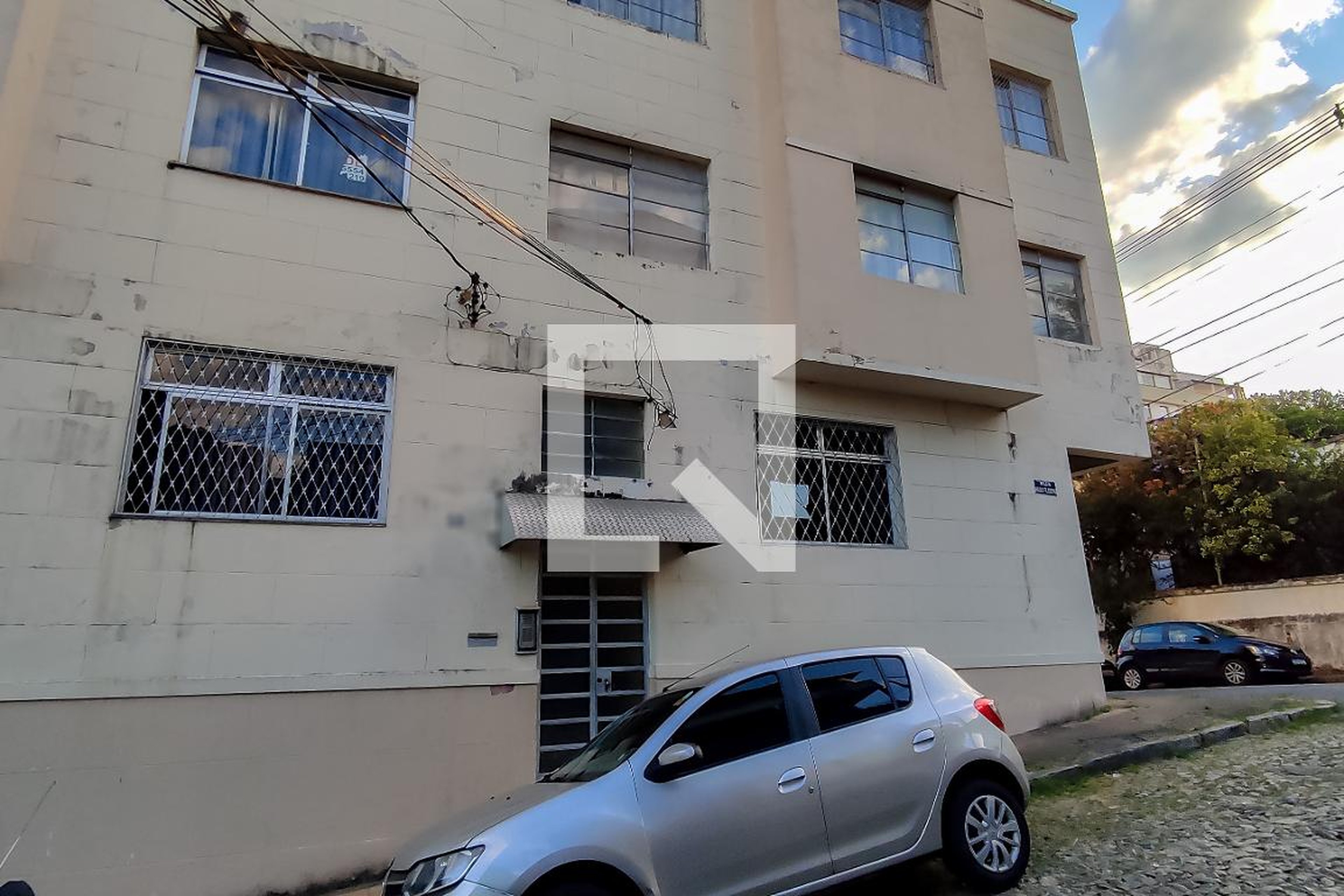 Fachada Condomínio em Rua Maria Filogônio, 39