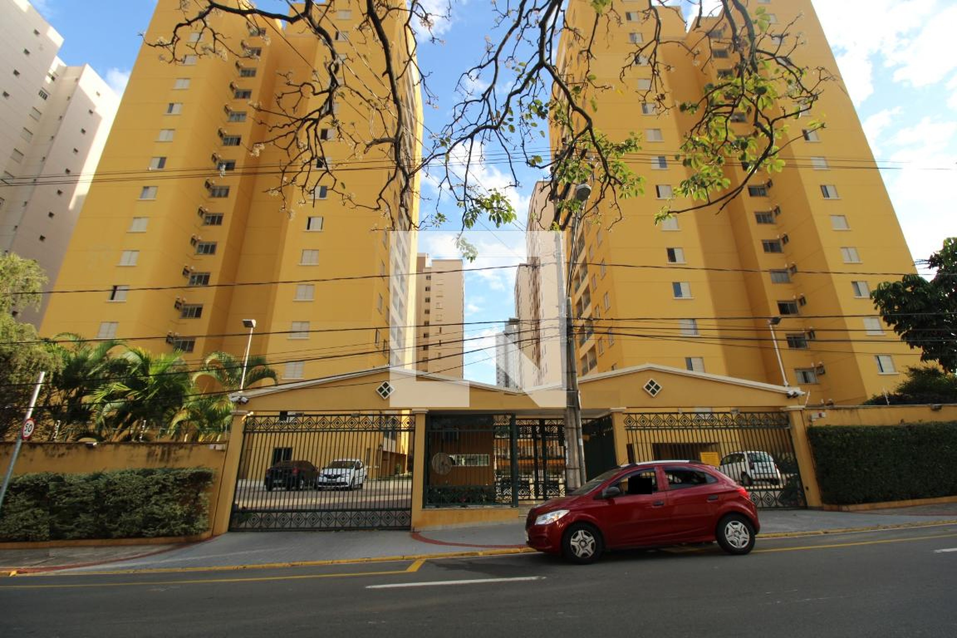 Fachada do Condomínio Condomínio em Rua Doutor Buarque de Macedo, 101