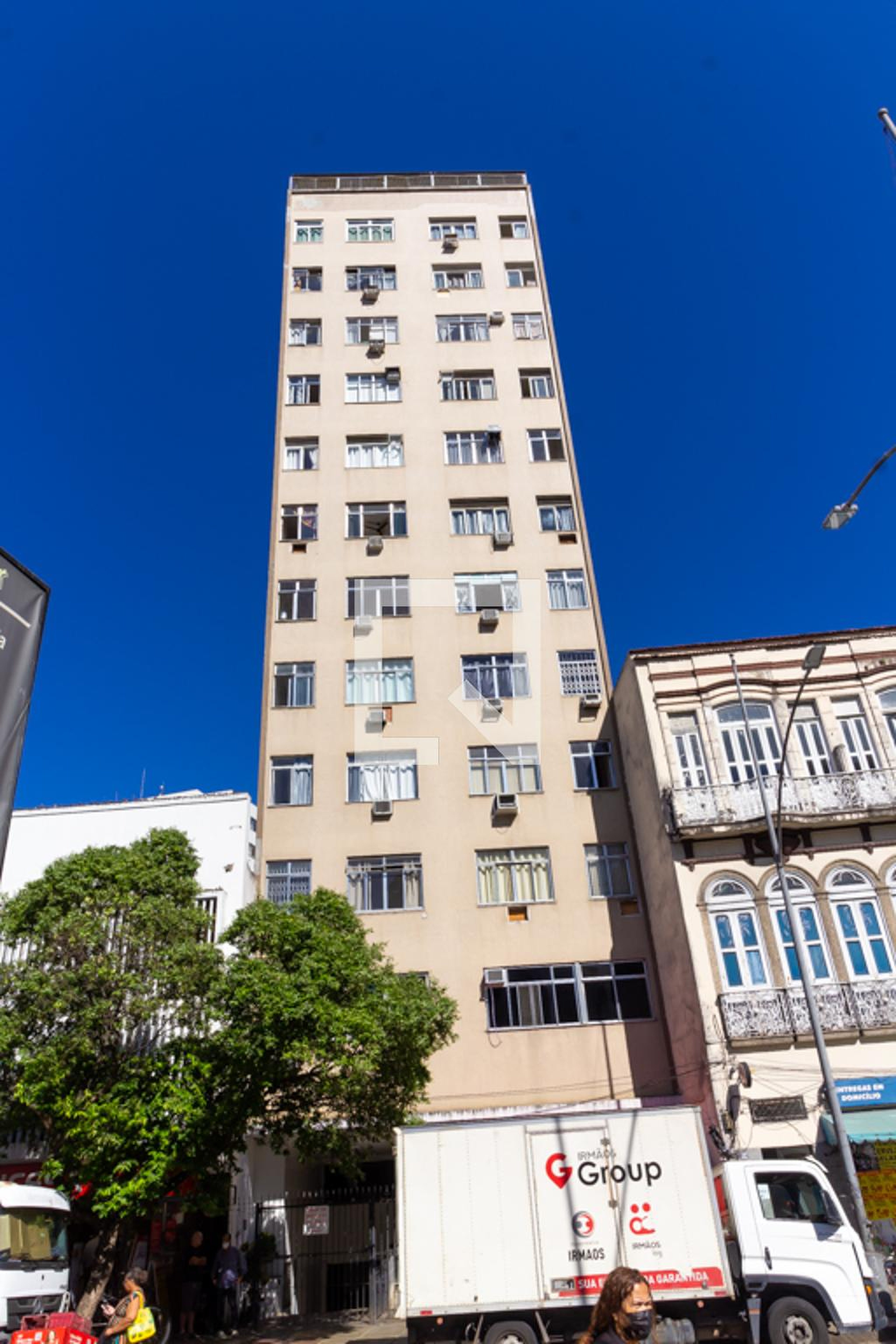 Fachada do Condomínio Edifício Jardim