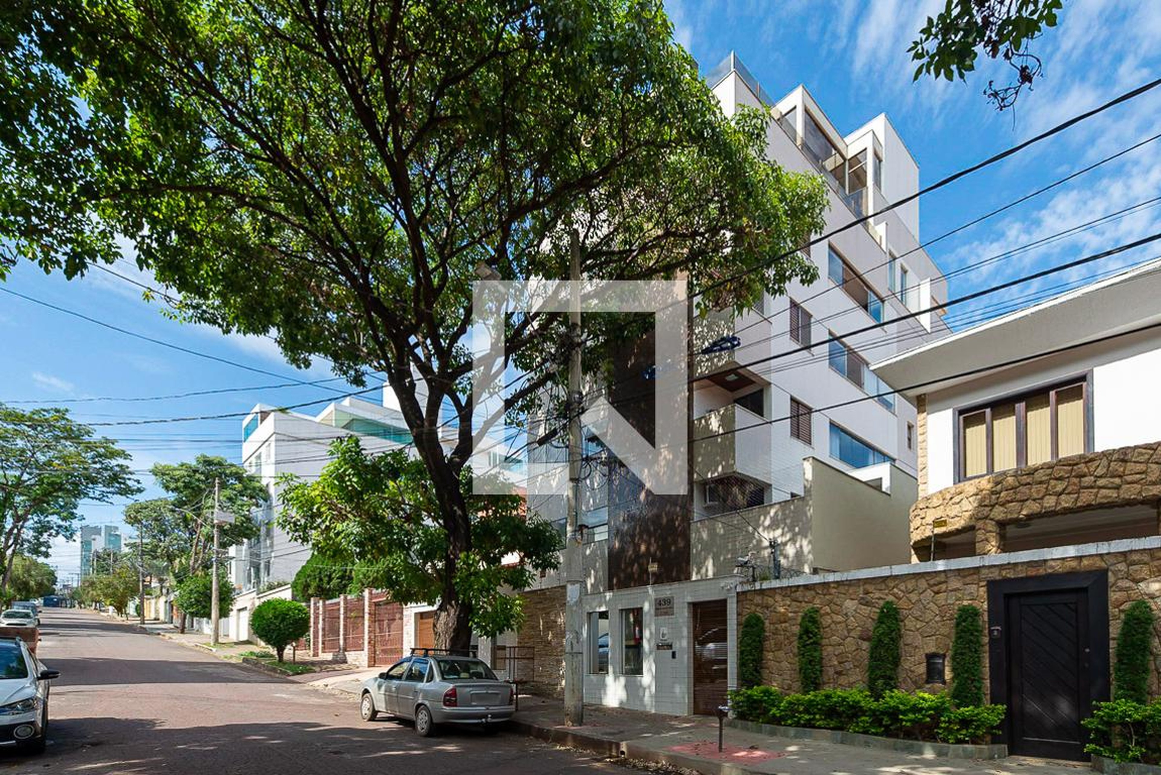 Fachada Condomínio em Rua Castelo Moura, 439