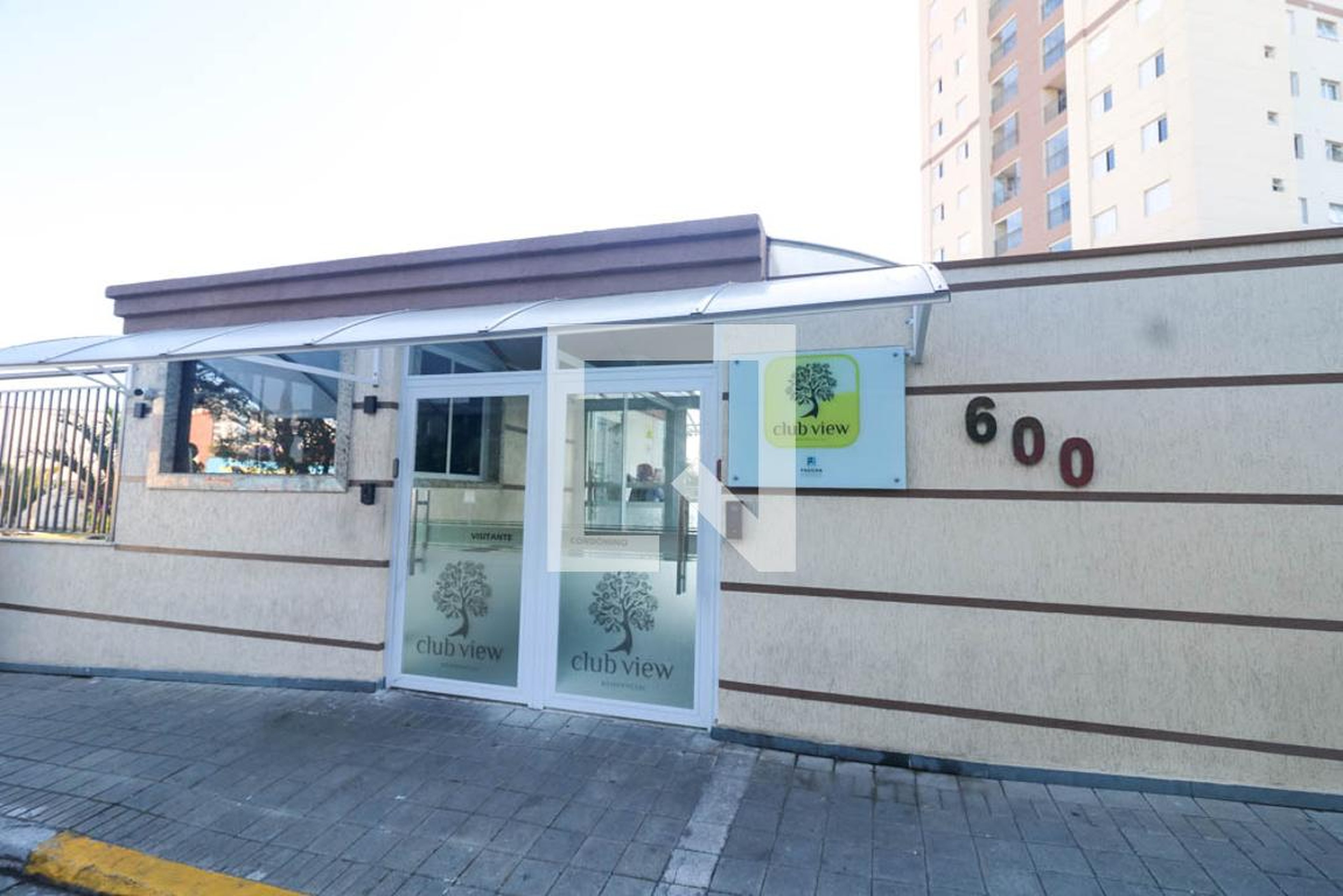 Fachada Condomínio em Rua Cristóvão Colombo, 318