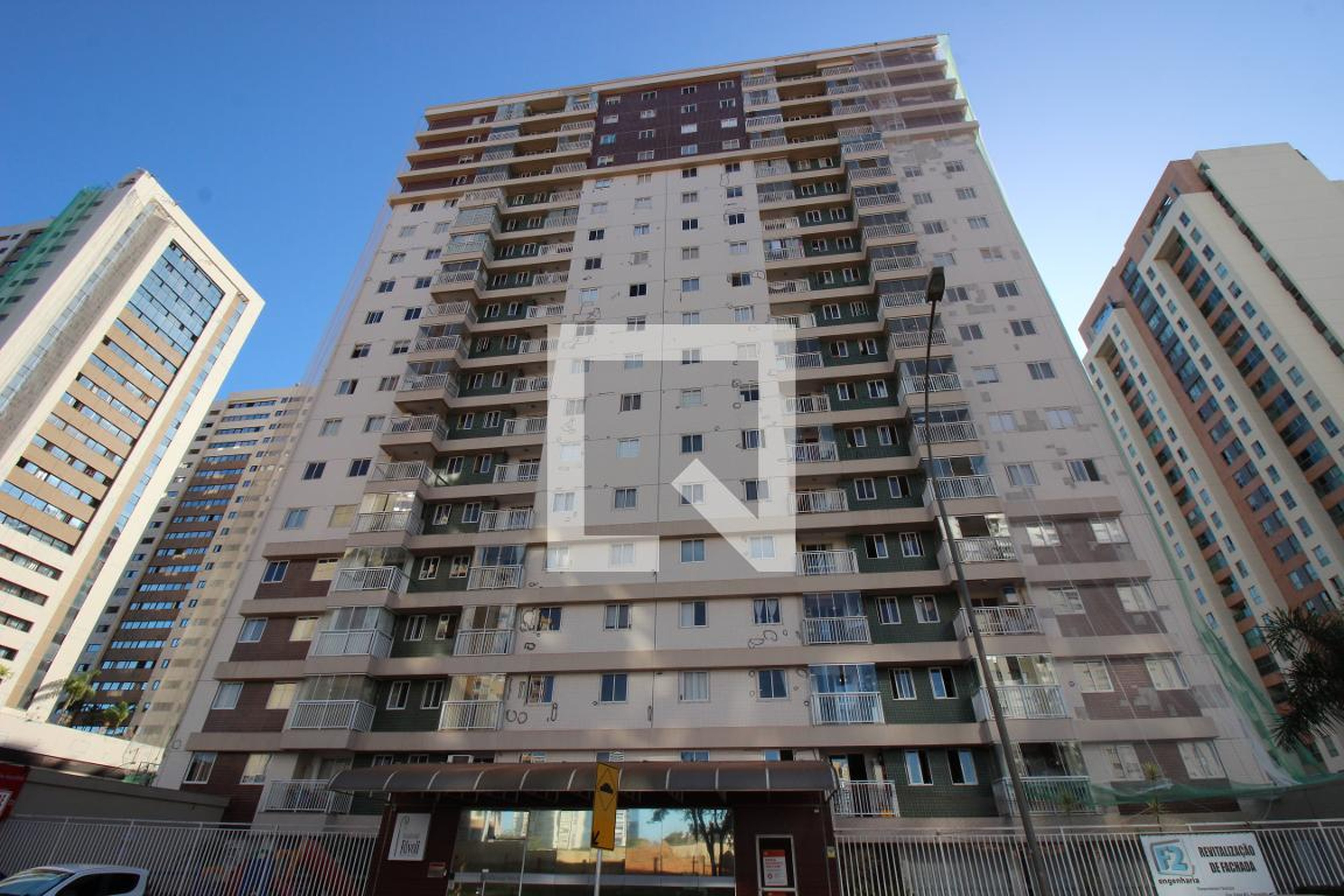 Fachada Condomínio em Rua 37 Sul, 202