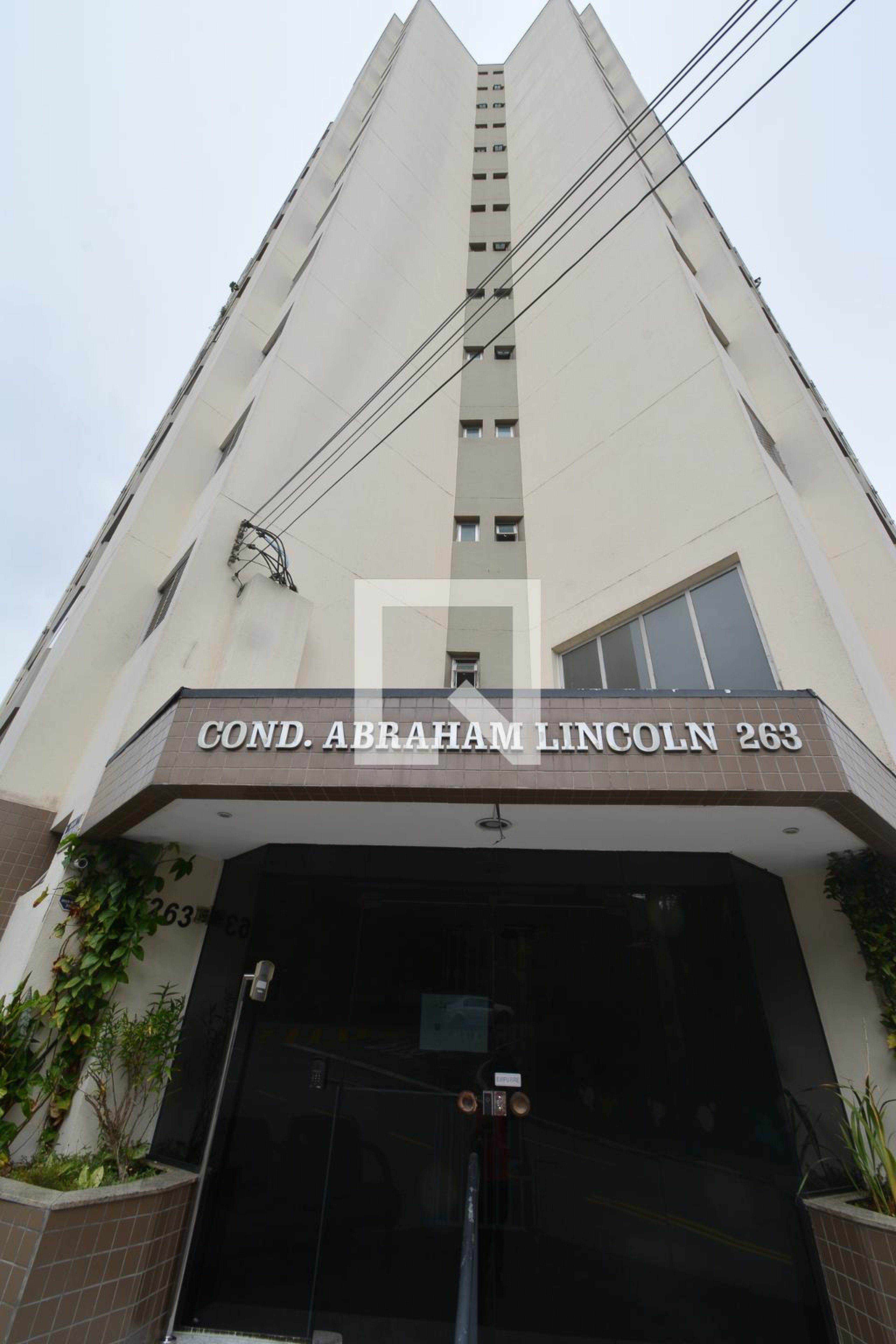 Fachada Condomínio em Rua Francisco Antônio Miranda, 245