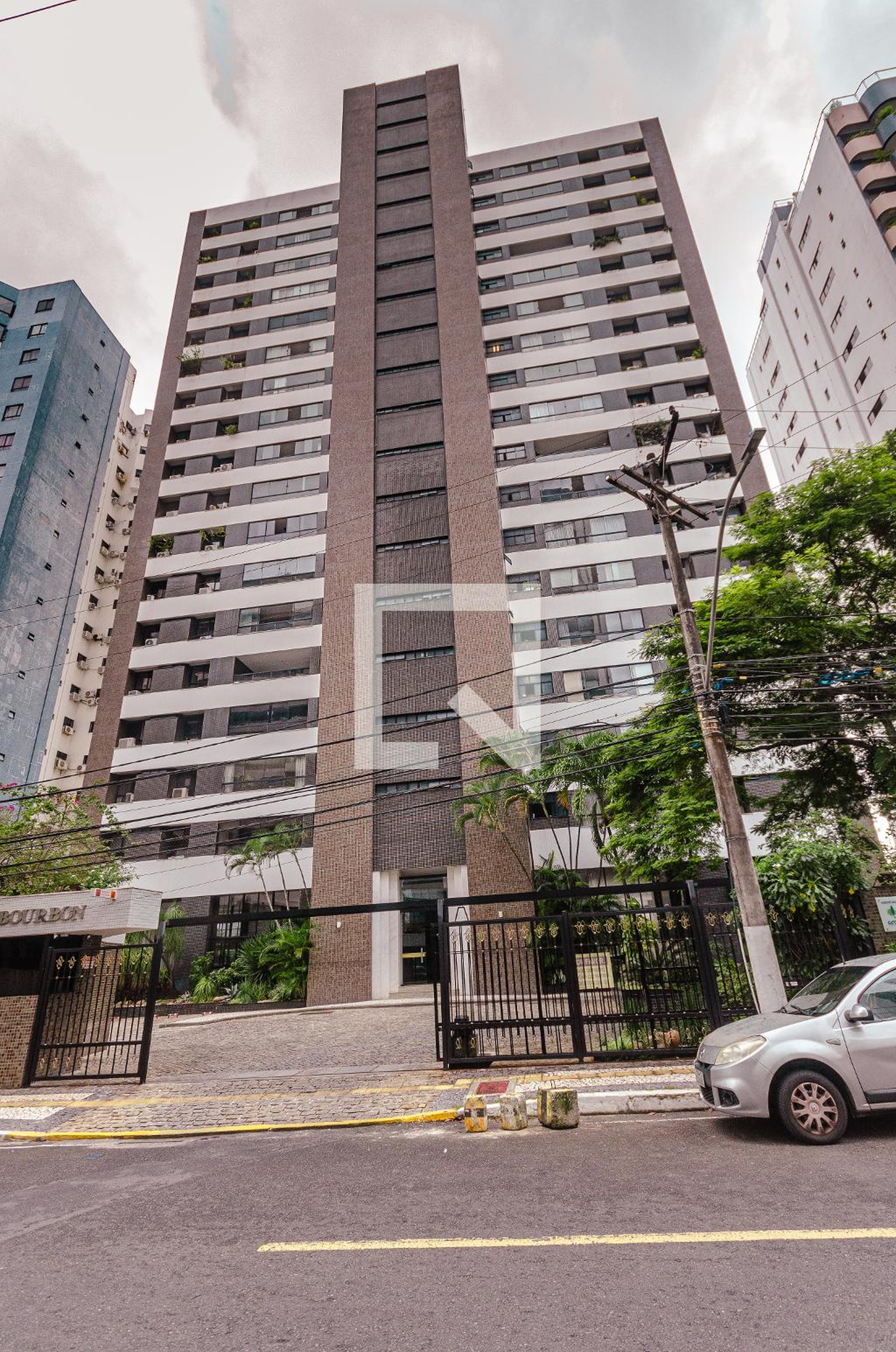 Fachada do Condomínio Condomínio Mansão Duque de Bourbon