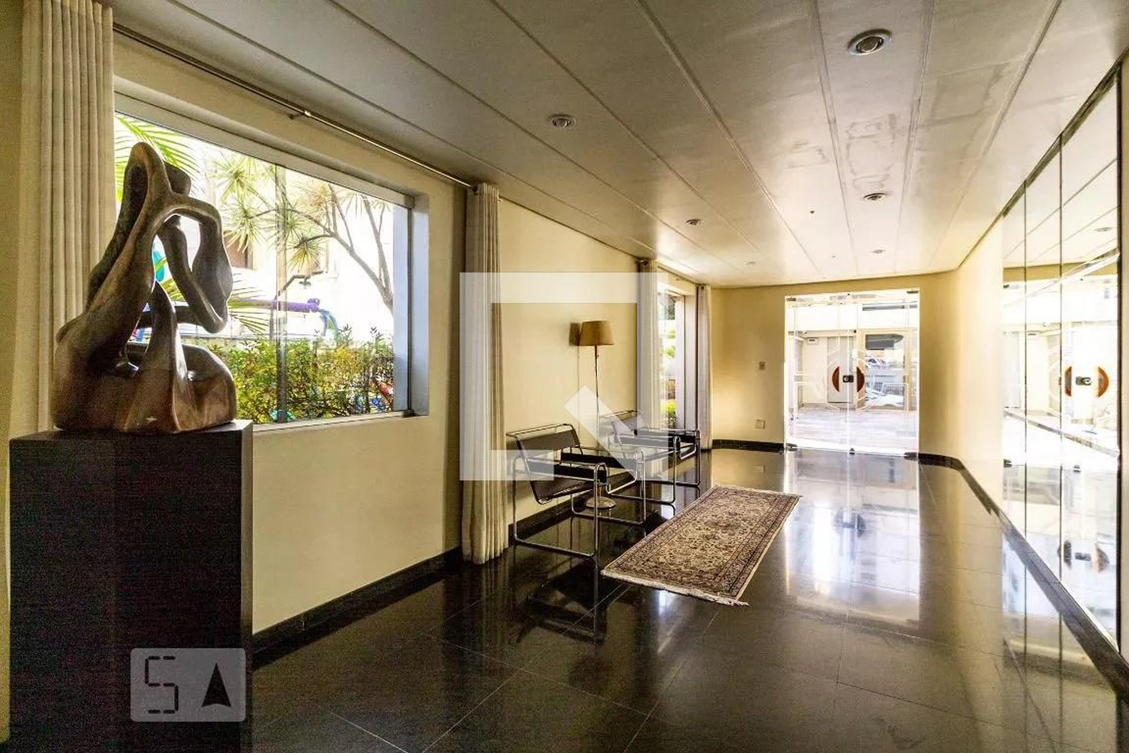 Hall - Andrea Cristina