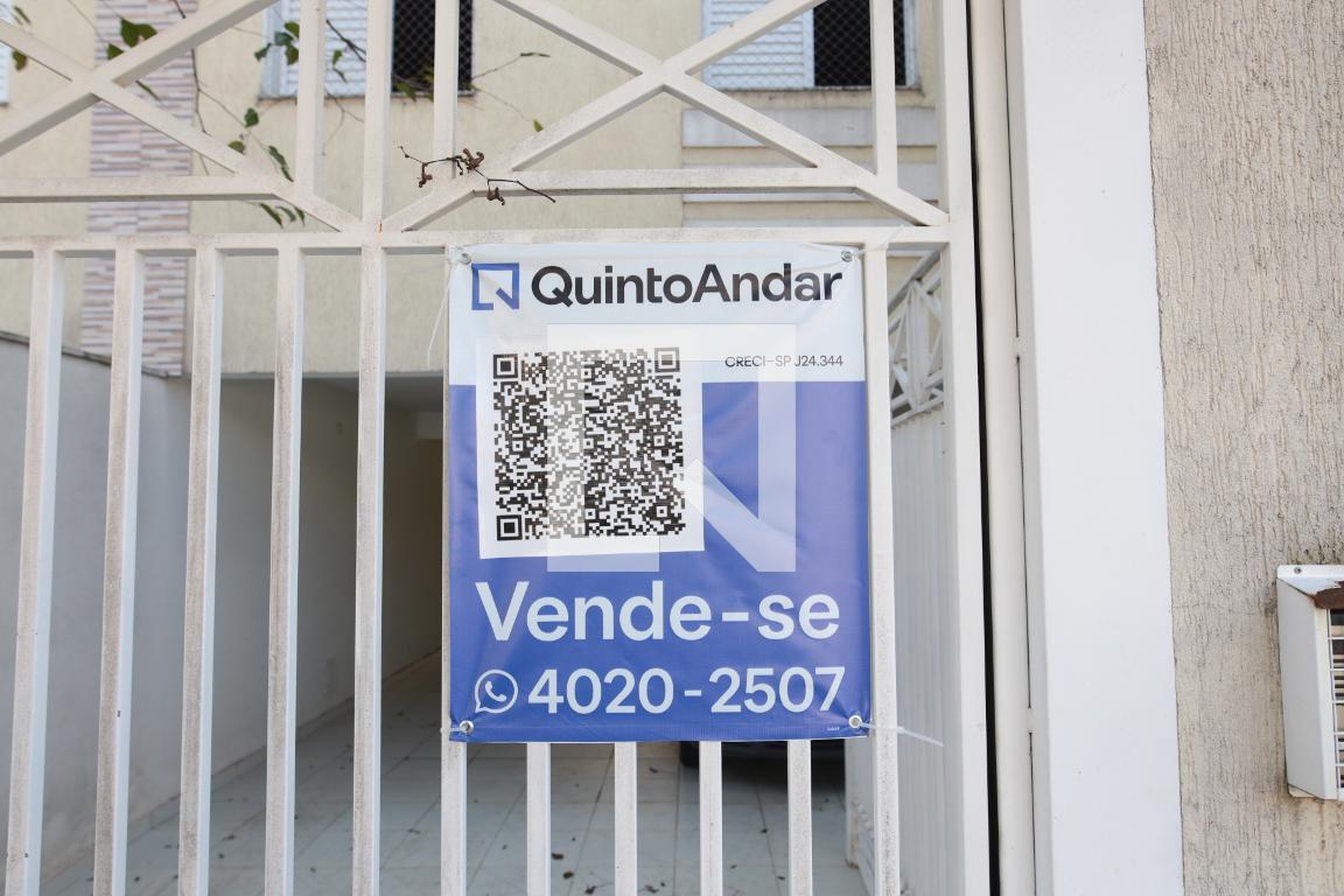 Fachada Condomínio em Rua Conde de Sarzedas, 225