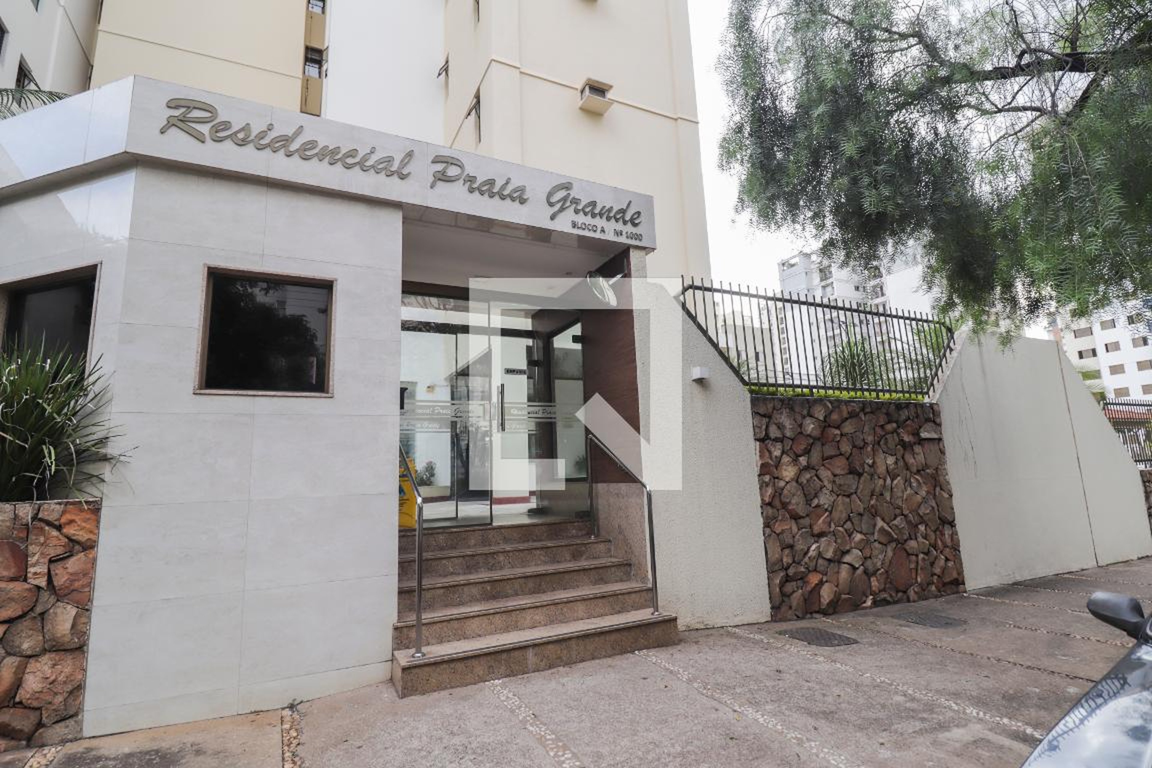 Fachada Condomínio em Rua 53, 1000