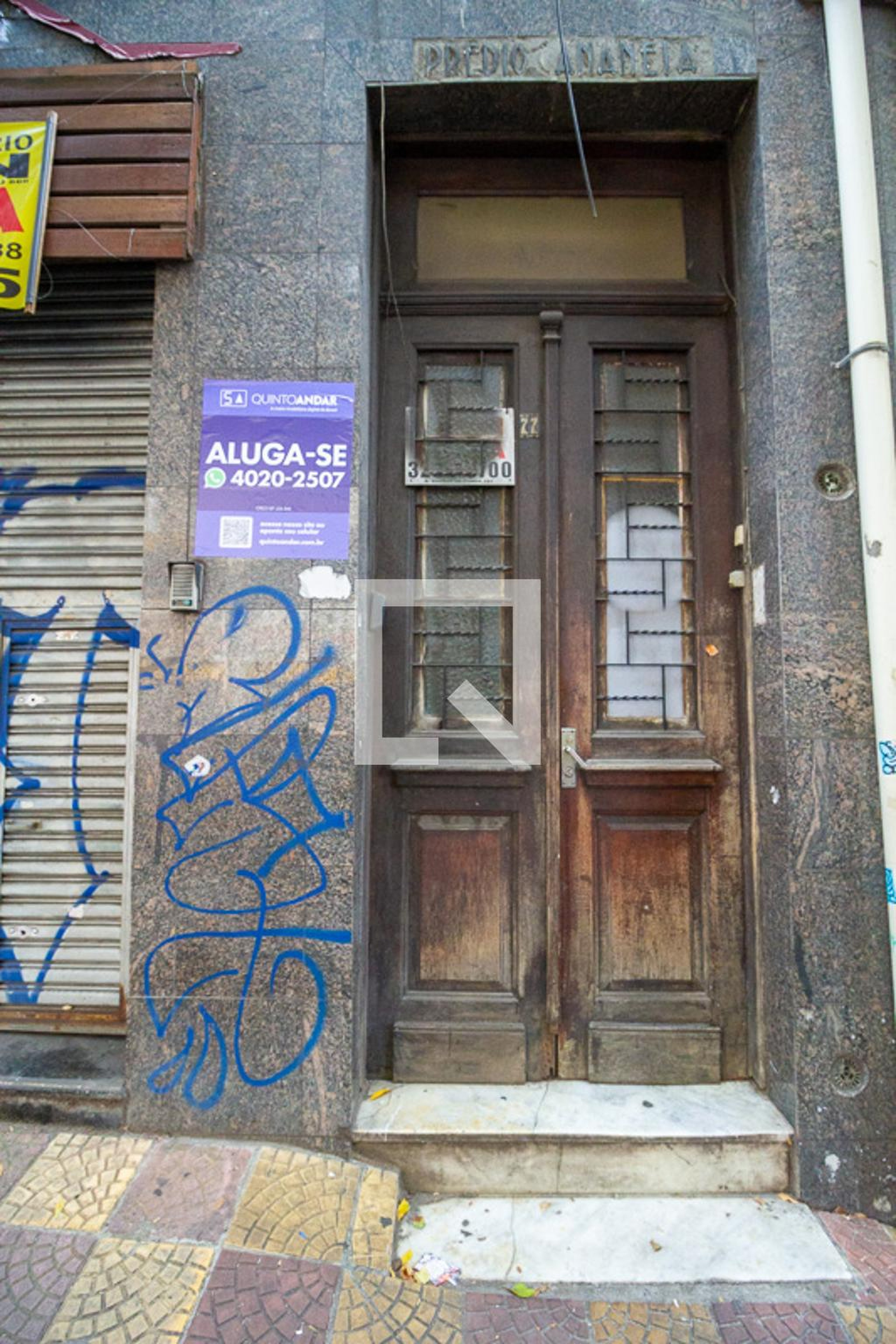 Entrada Condomínio em Rua Barão de Iguape, 77