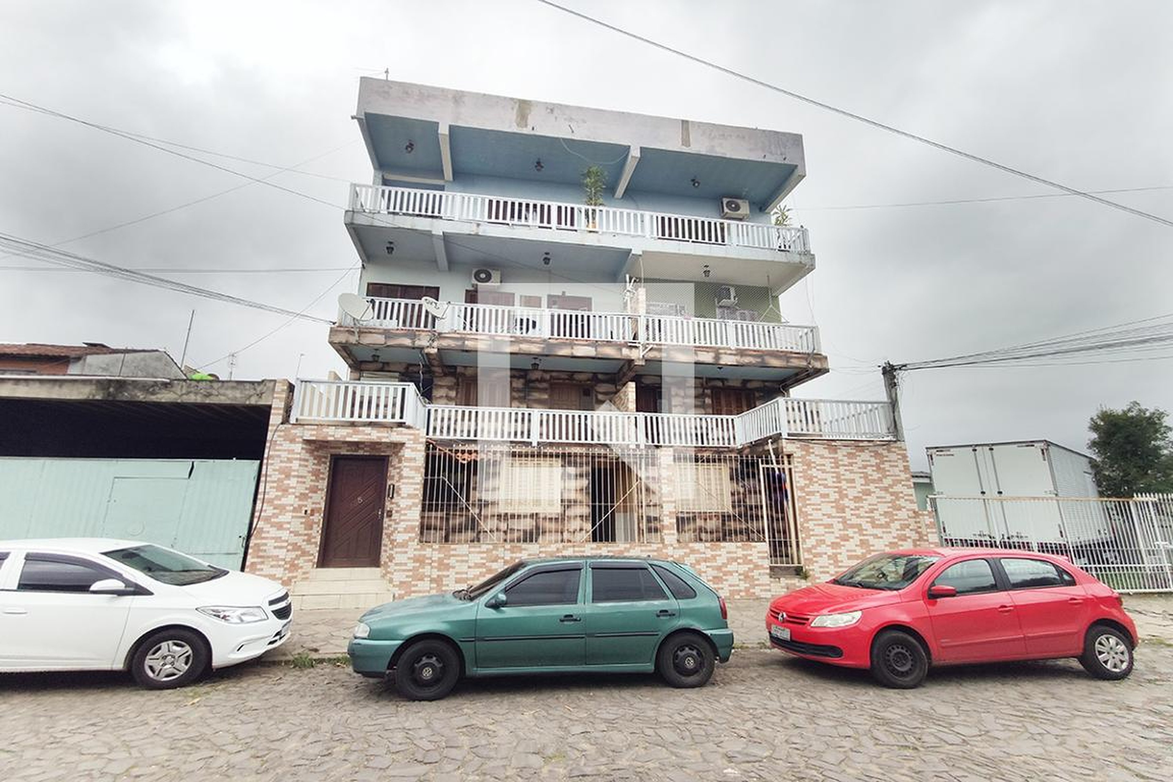 Fachada do Condomínio Condomínio em Rua Antônio Corneli, 195