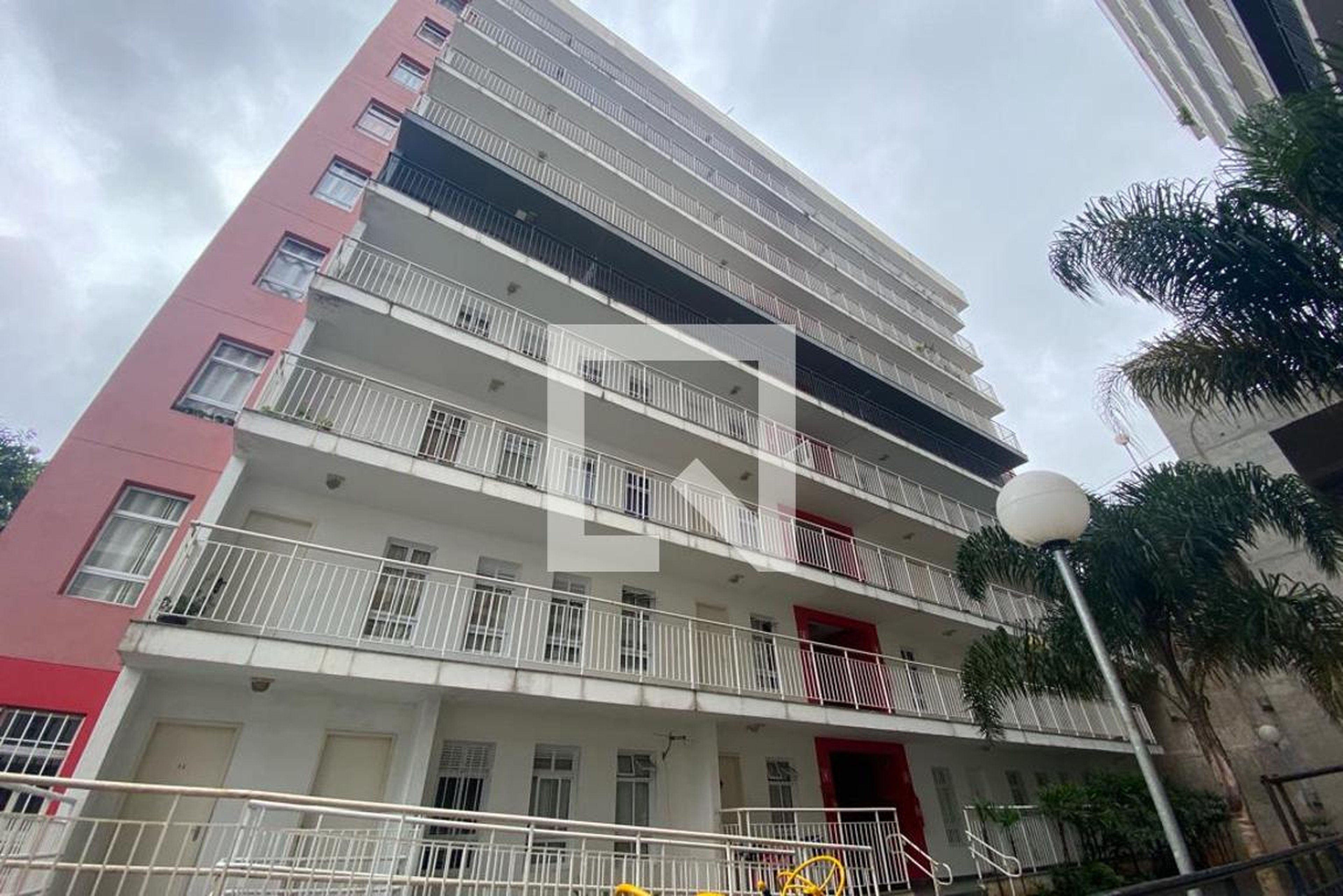 Fachada Condomínio em Rua Conde de Itaguaí, 299