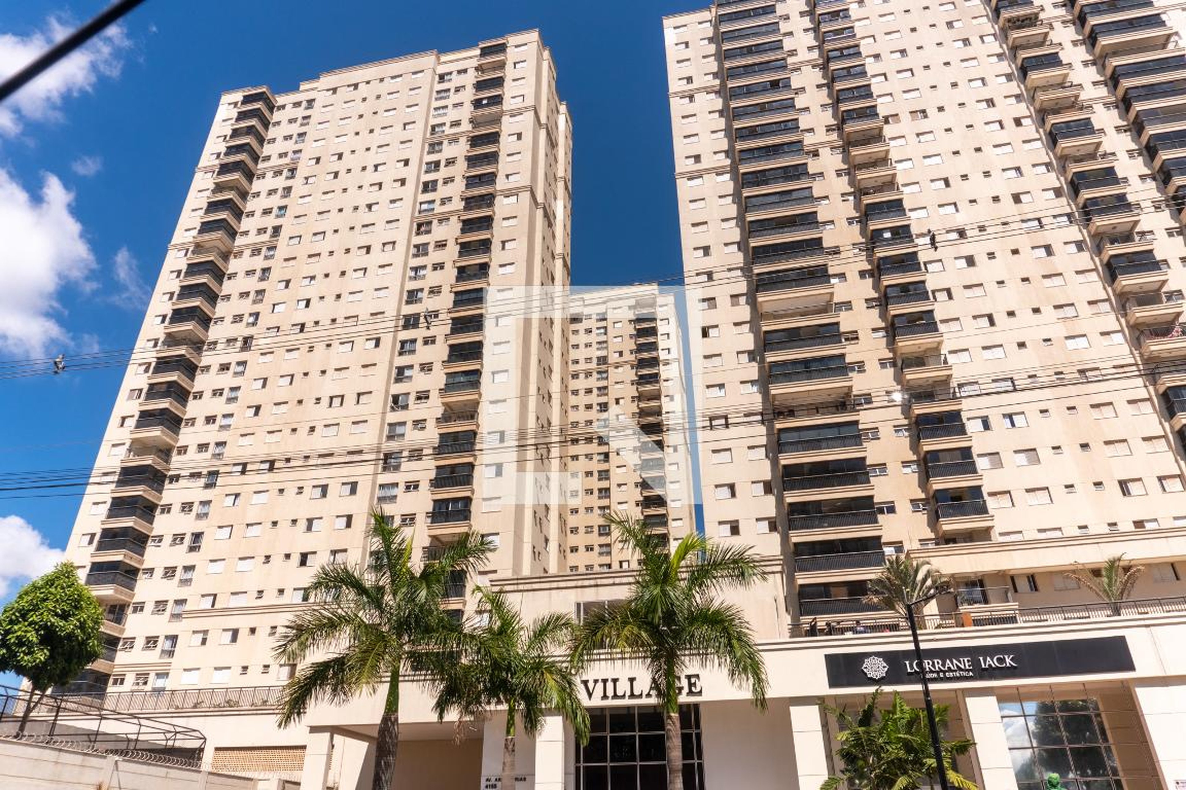 Fachada do Condomínio Condomínio Acqua Village