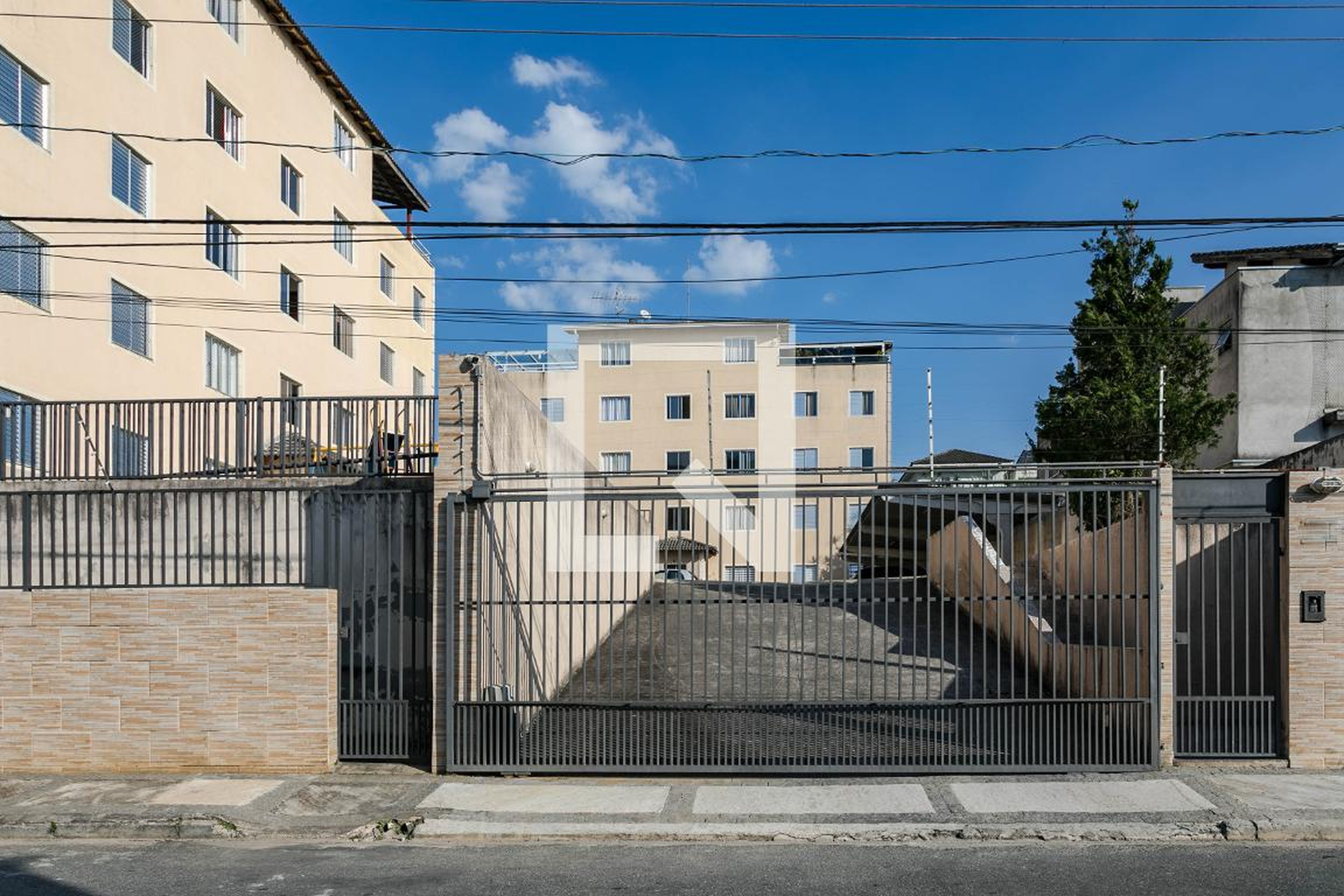 Fachada Condomínio em Rua Francisco Gouvêia Réis Júnior, 332