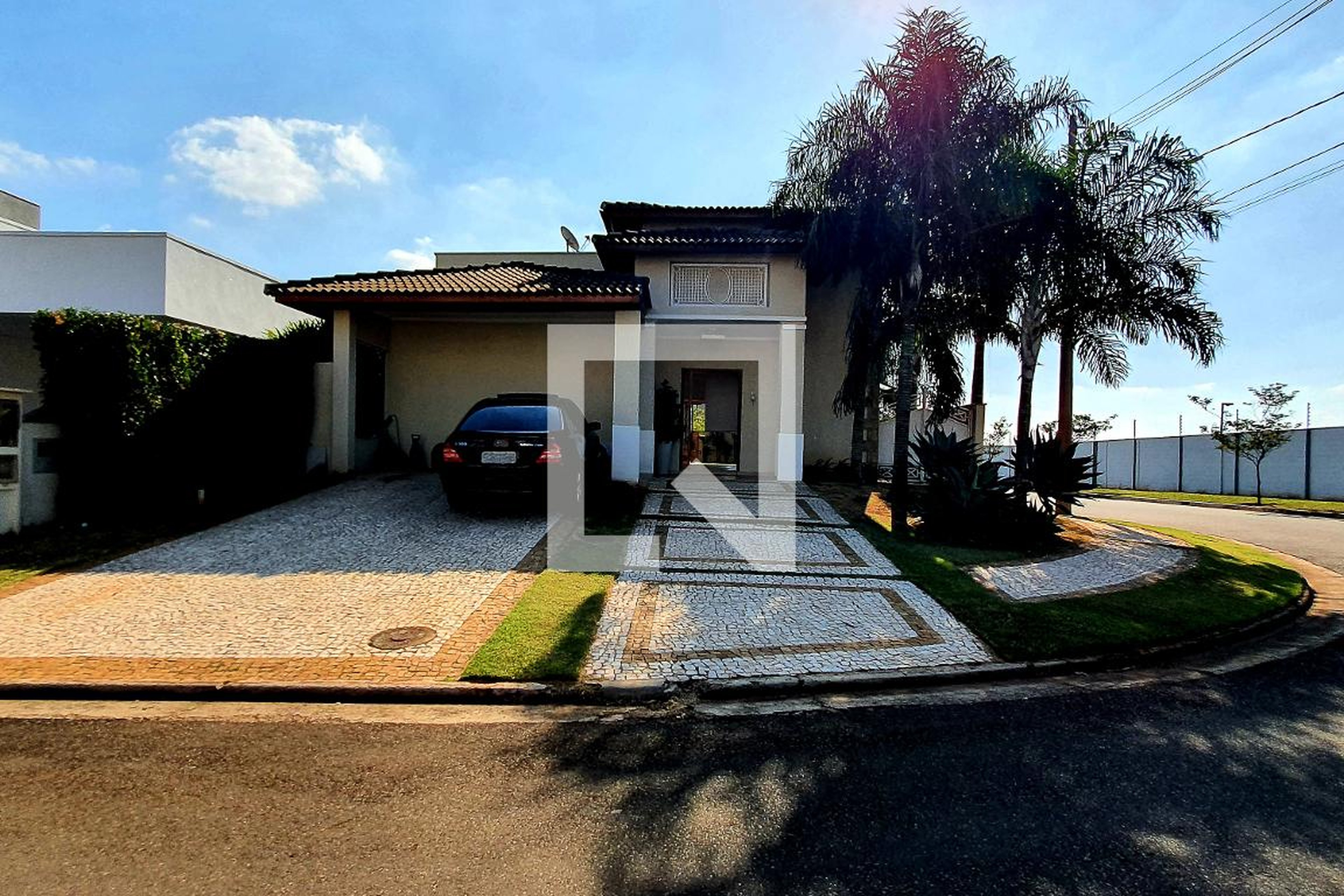 Fachada Condomínio em Rua Agostinho dos Santos, 12