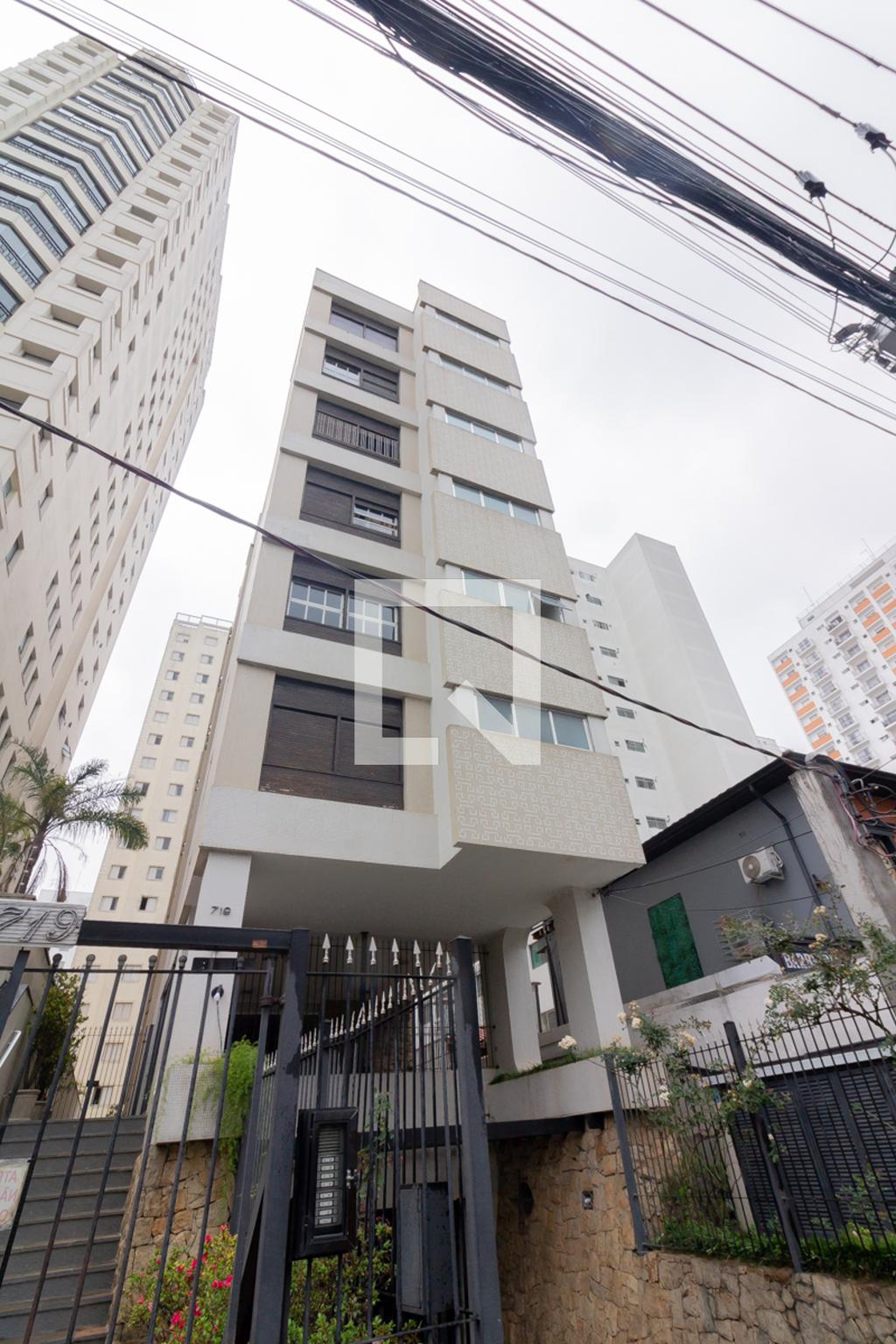 Fachada Condomínio em Avenida Rouxinol, 719