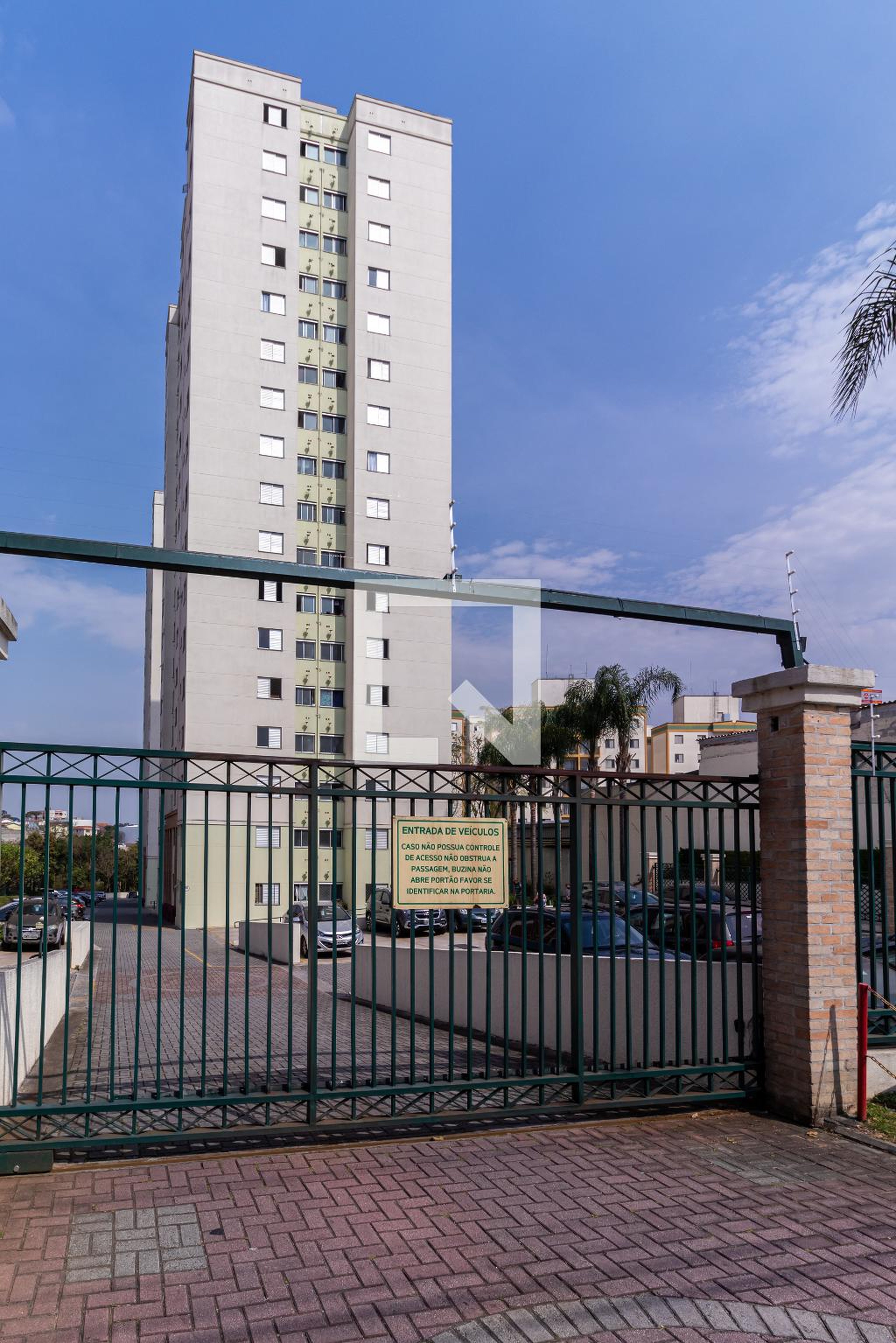 Fachada Condomínio em Rua Zike Tuma, 188