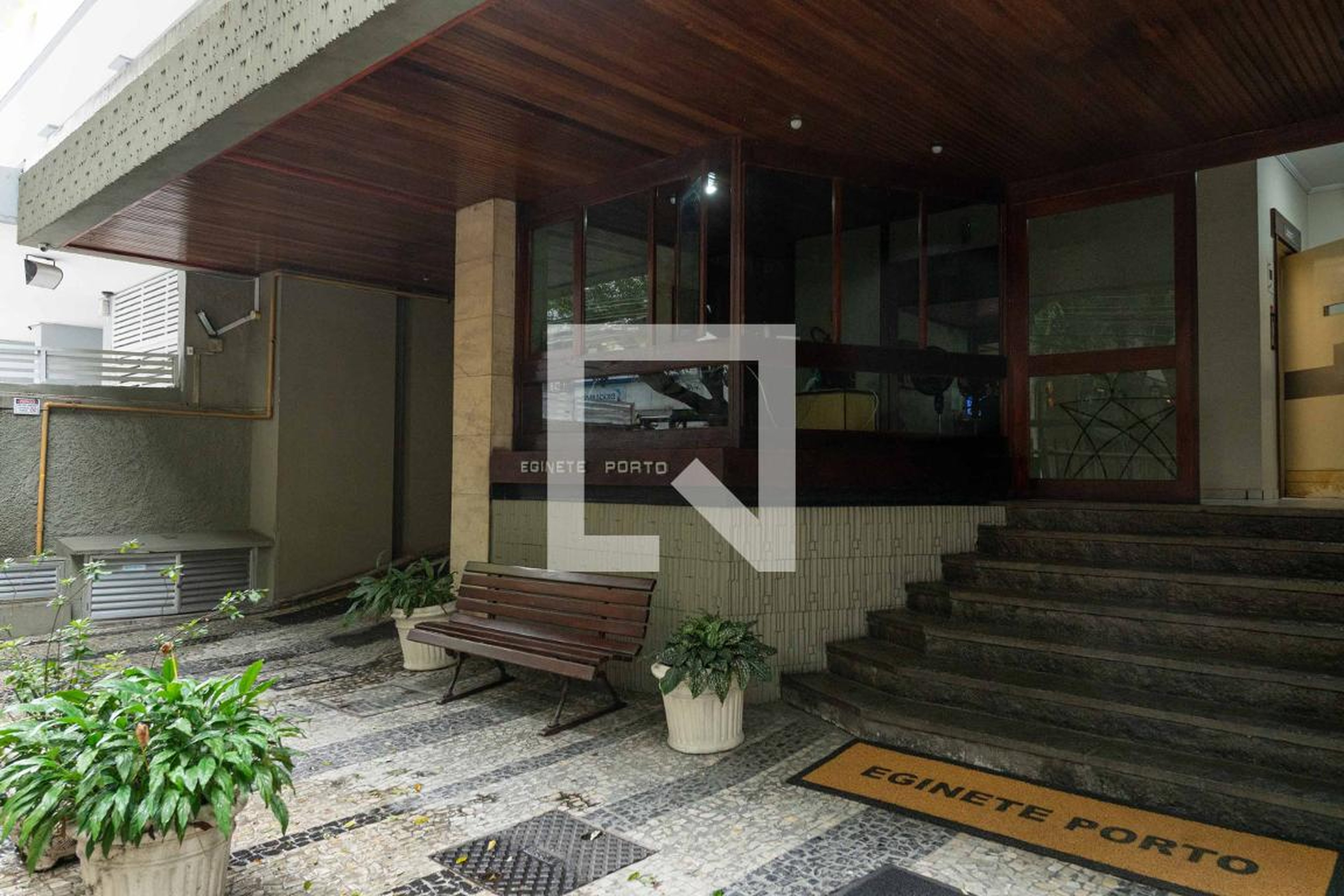 Hall de Entrada Condomínio em Rua Cinco de Julho, 343