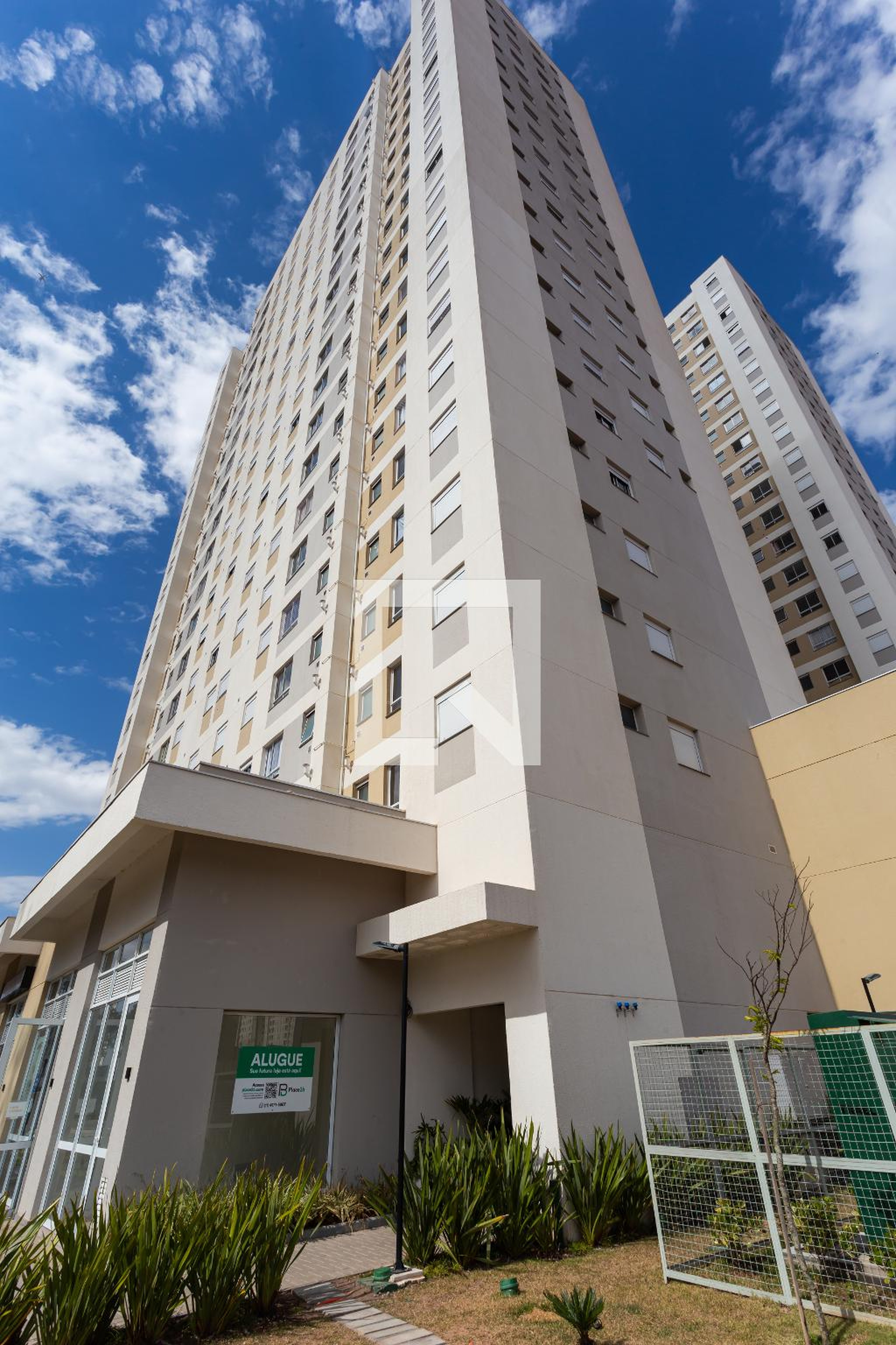 Fachada Condomínio em Rua Cândido Fontoura, 1200