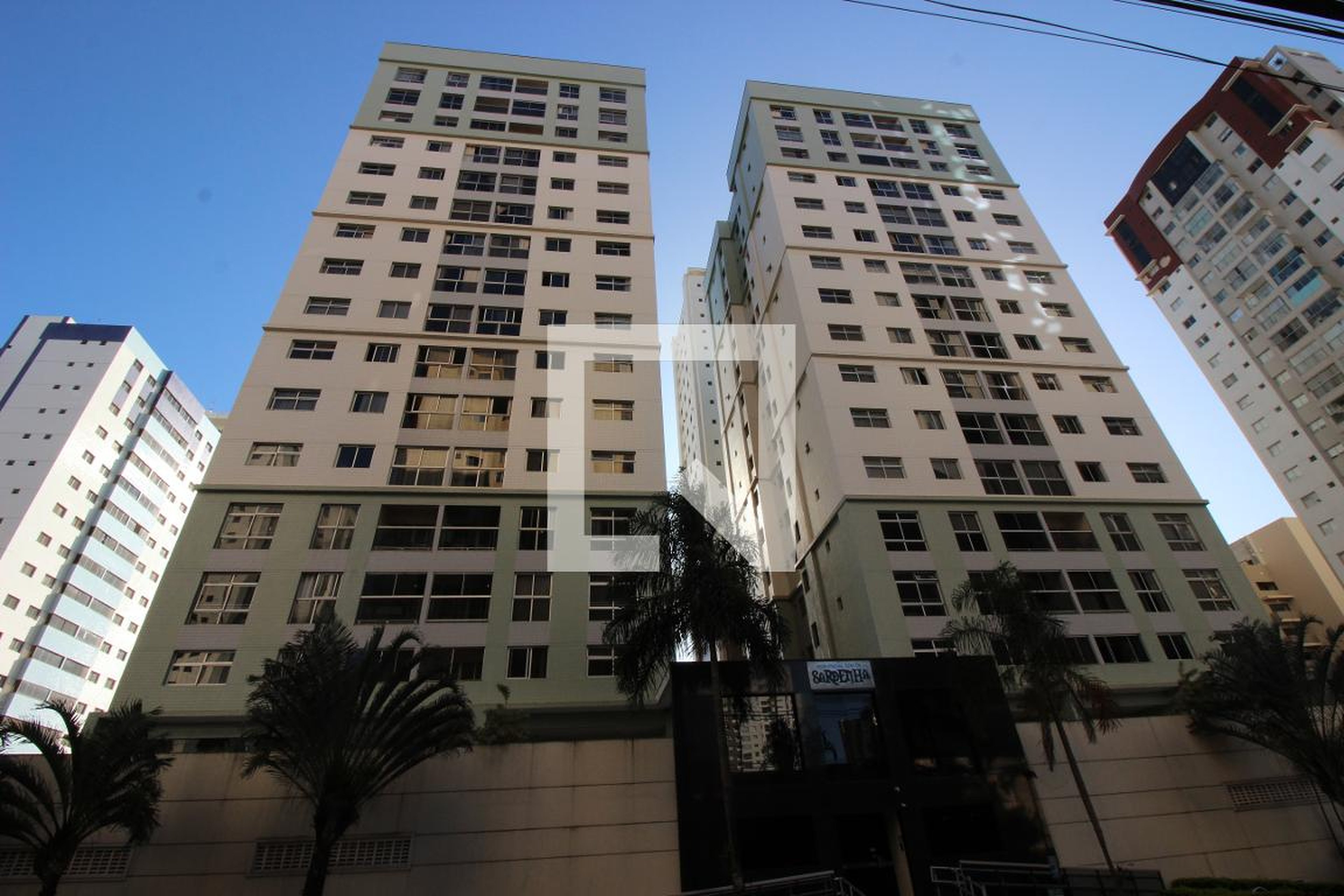 Fachada Condomínio em Rua 37, Lote 8