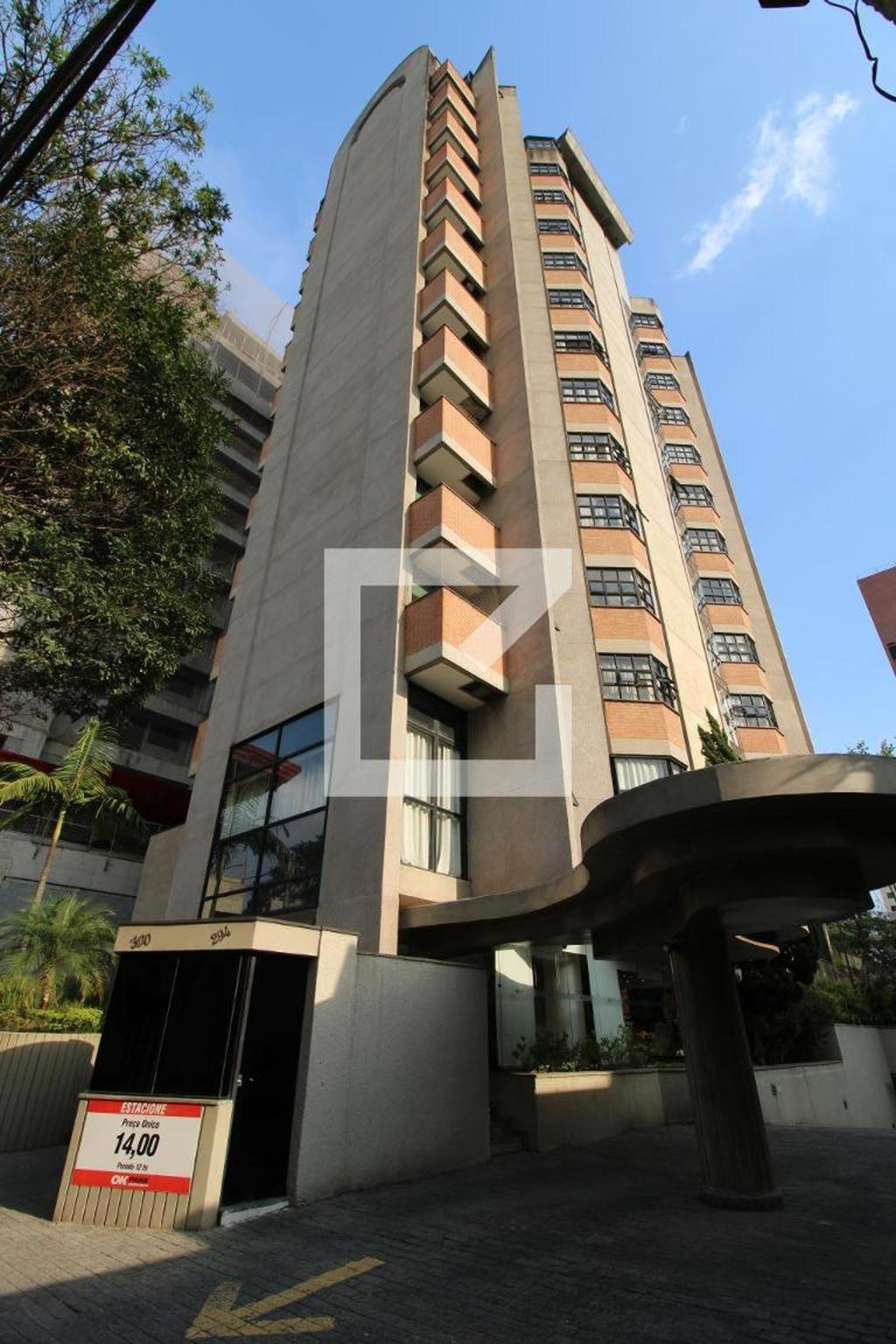 Fachada Condomínio em Rua Vieira de Morais, 297