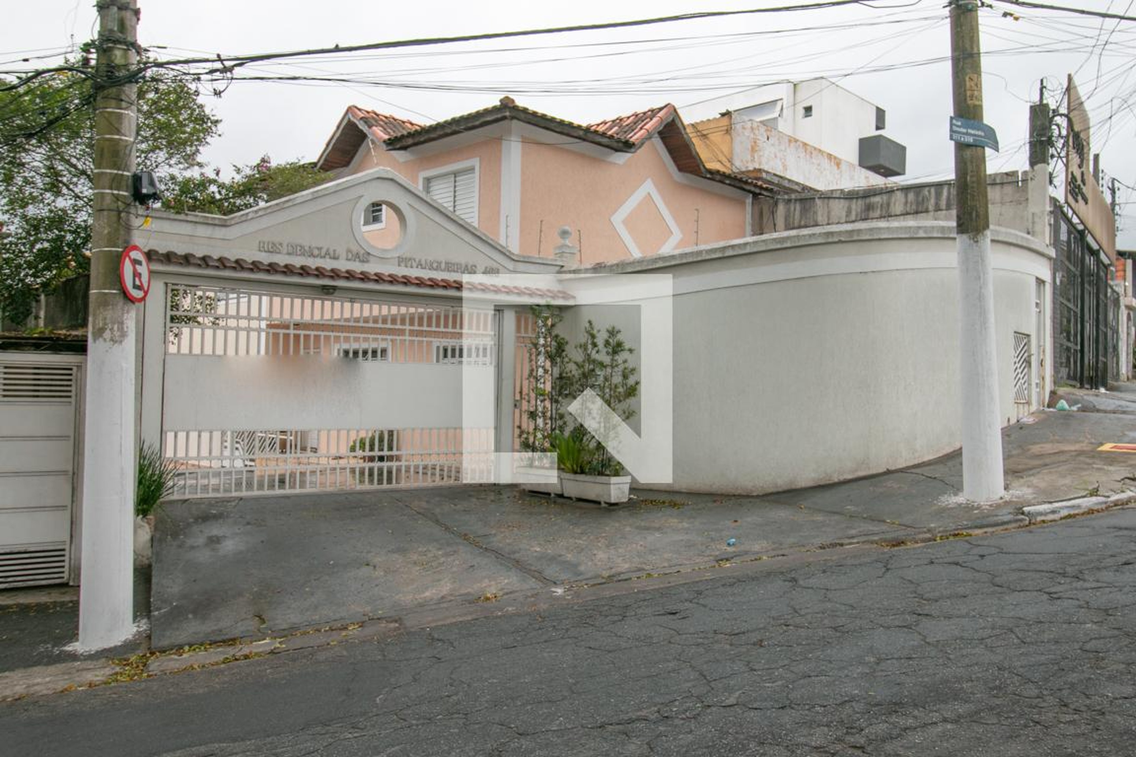 Fachada Residencial das Pitangueiras