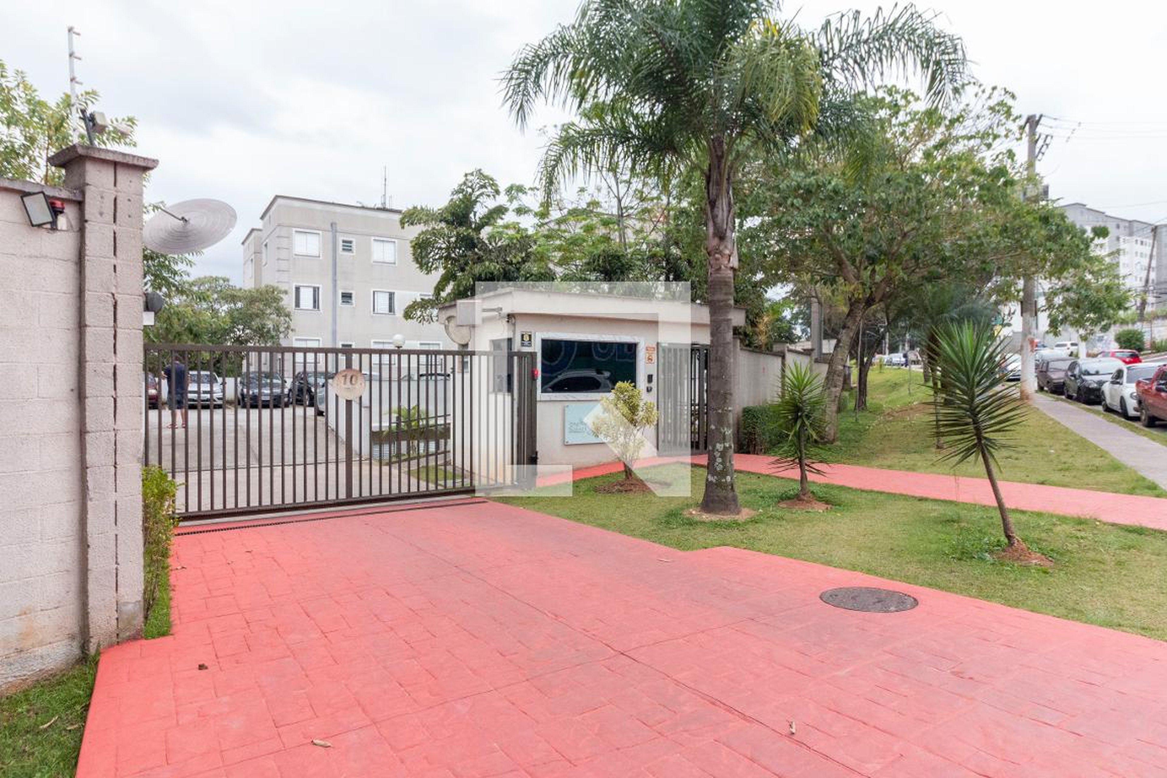 Fachada Condomínio em Rua Agrimensor Sugaya, 1131