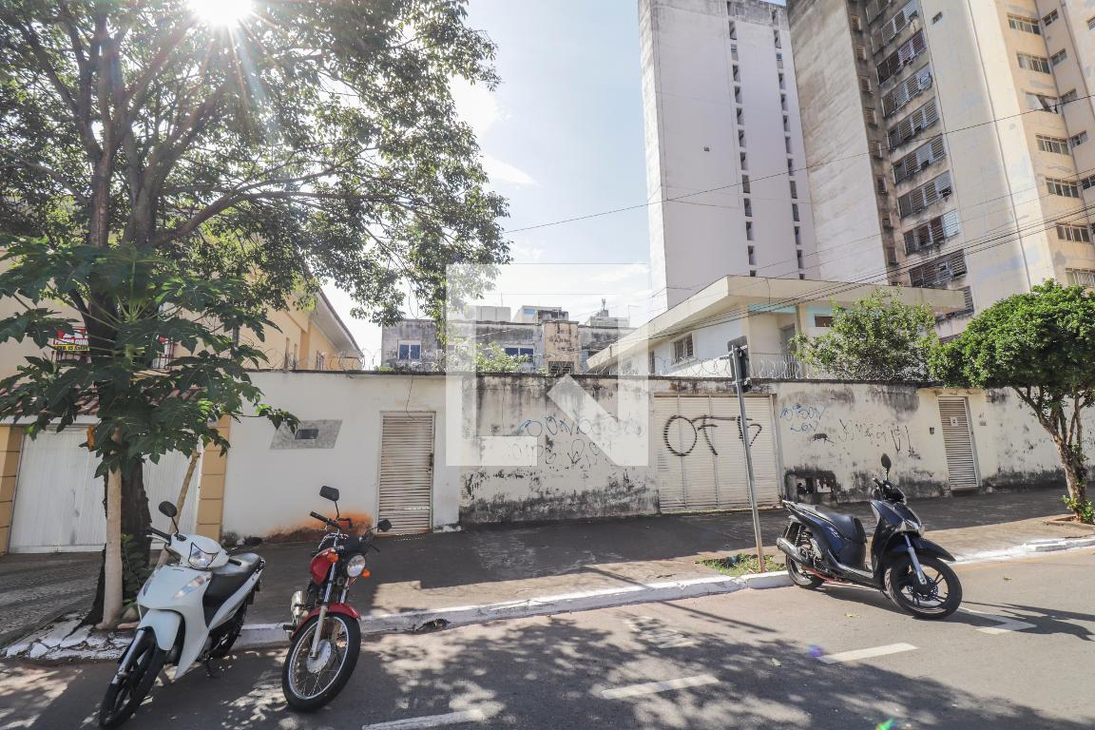 Fachada Condomínio em Rua 9, 56