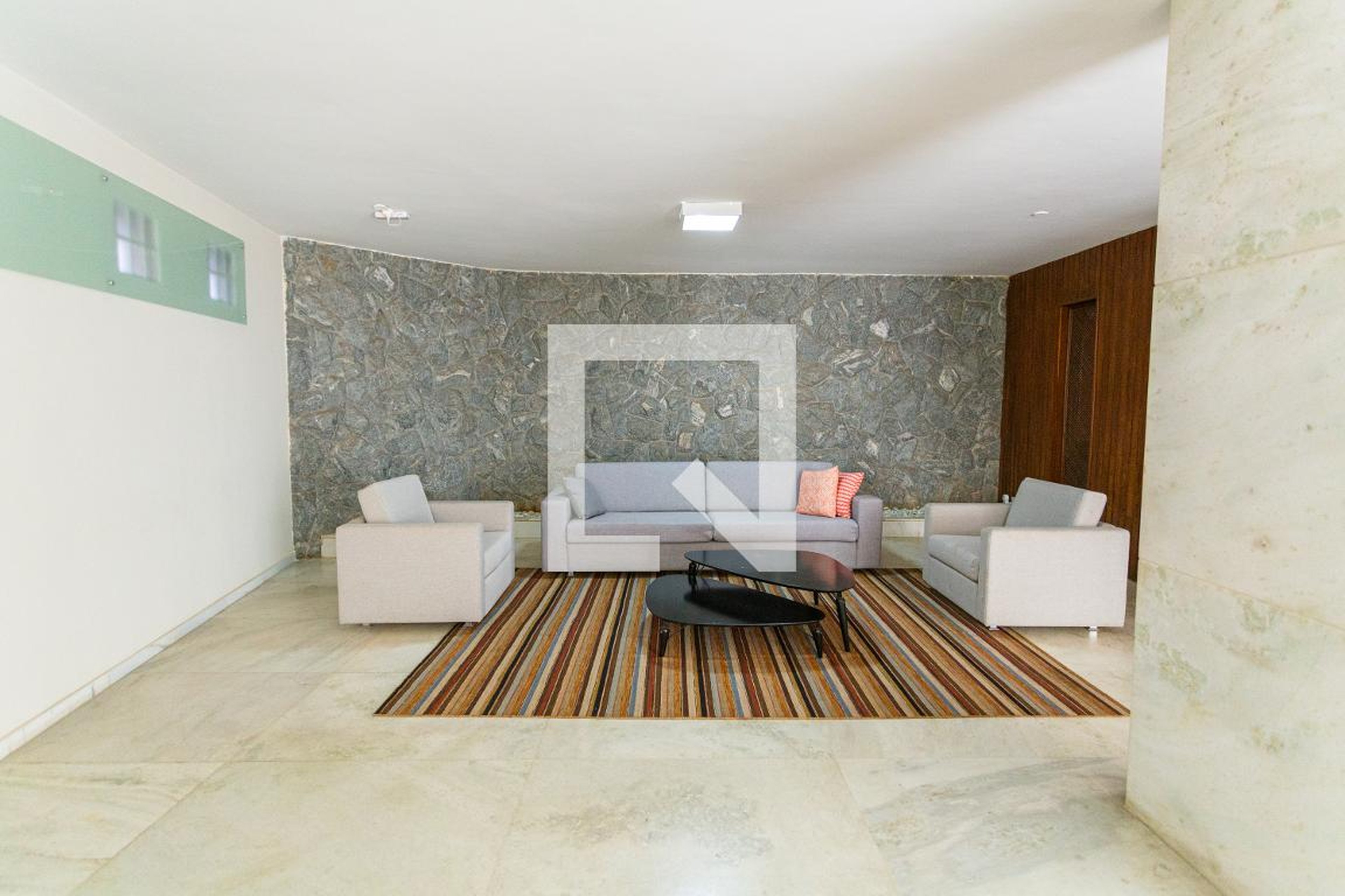 Hall de Entrada - Edifício Alcalá de Henares