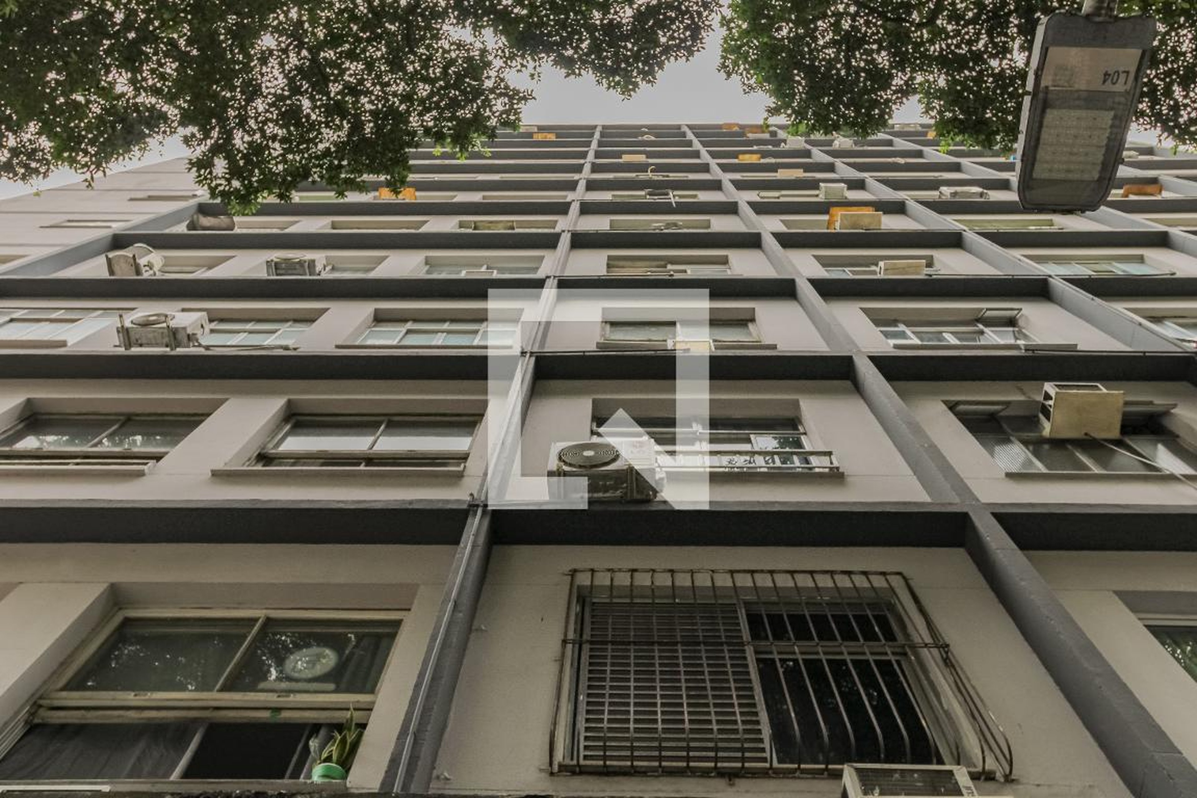 Fachada do Prédio Condomínio em Rua Ministro Viveiros de Castro, 618