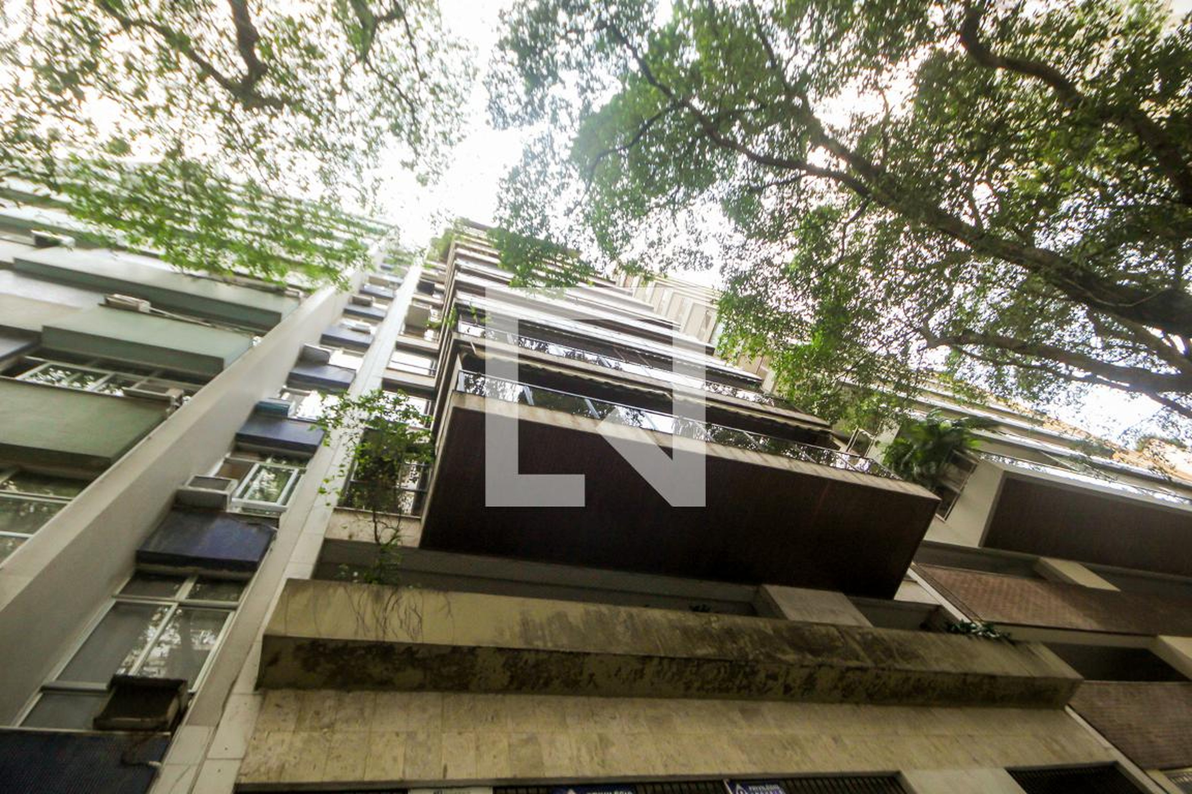 Fachada Condomínio em Rua Santa Clara, 361