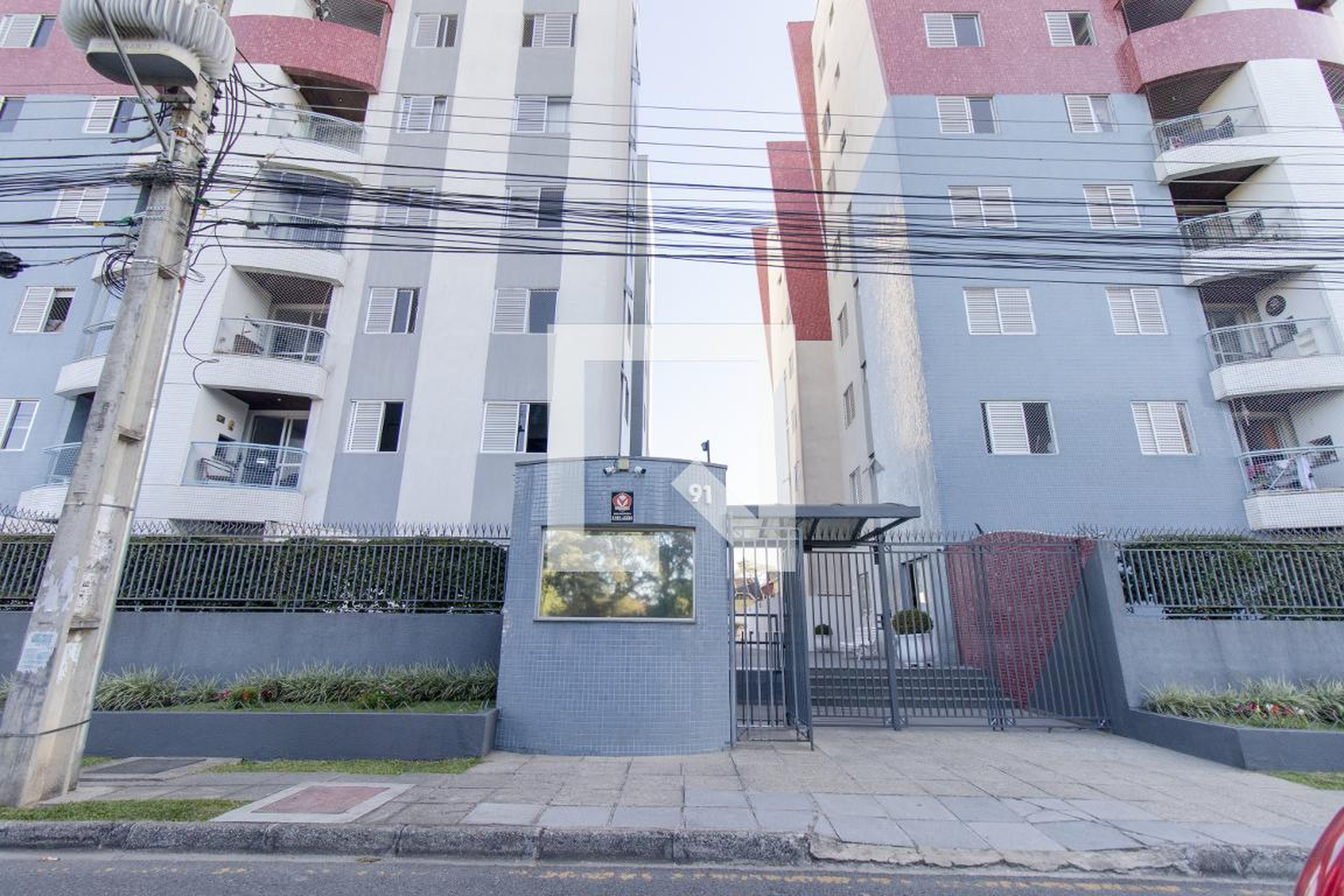 Fachada do Condomínio Condomínio Valência