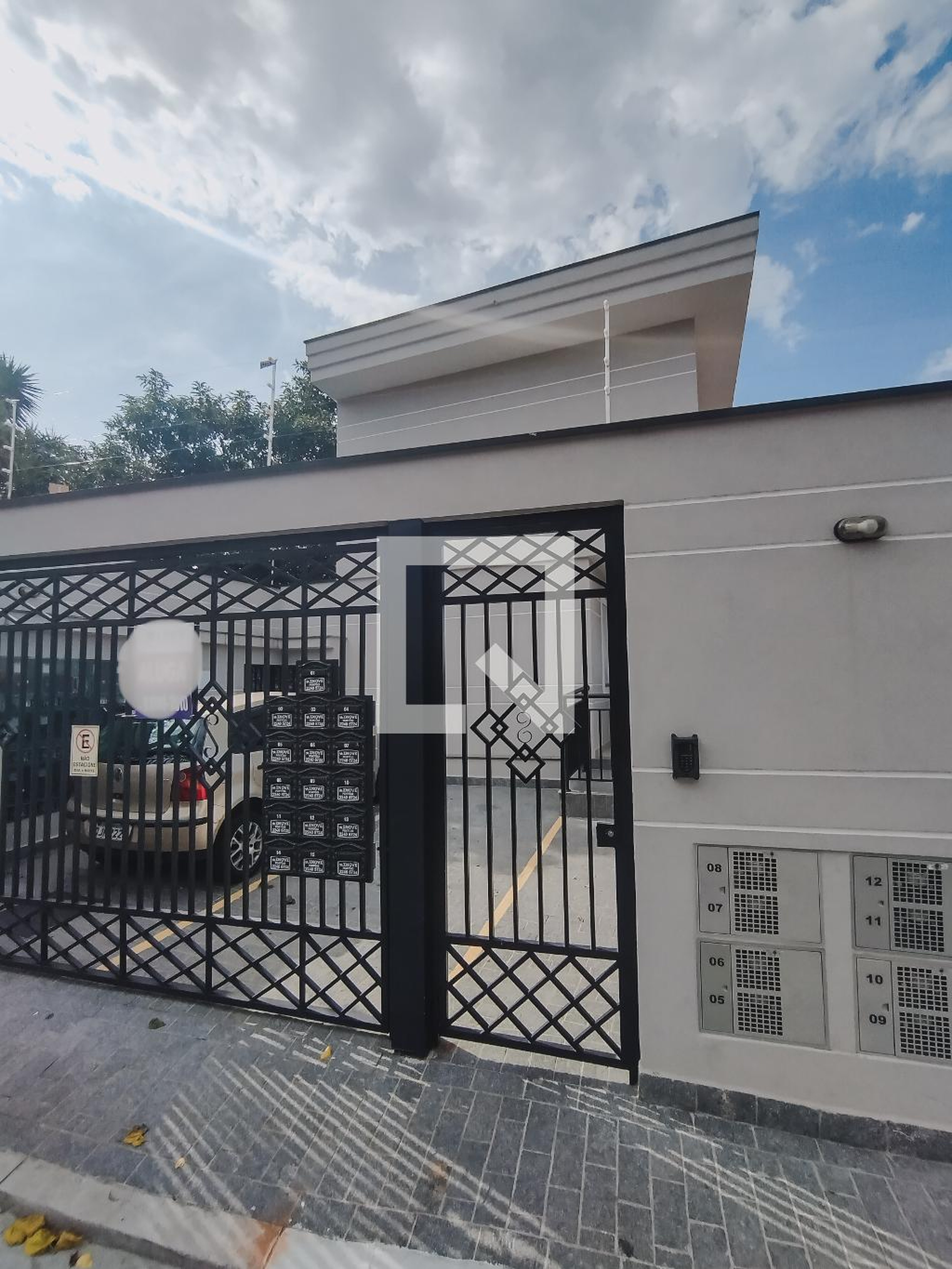 Fachada Condomínio em Rua Francisca Maria de Souza, 167