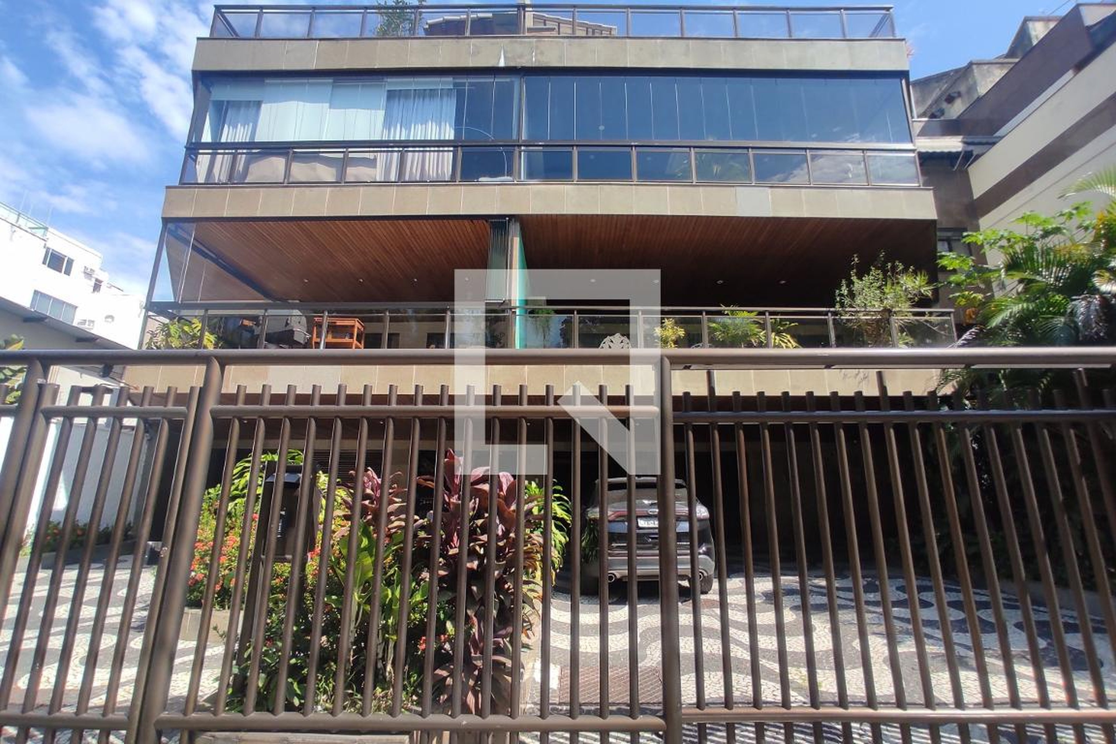 Fachada Condomínio em Avenida Fernando Mattos, 255