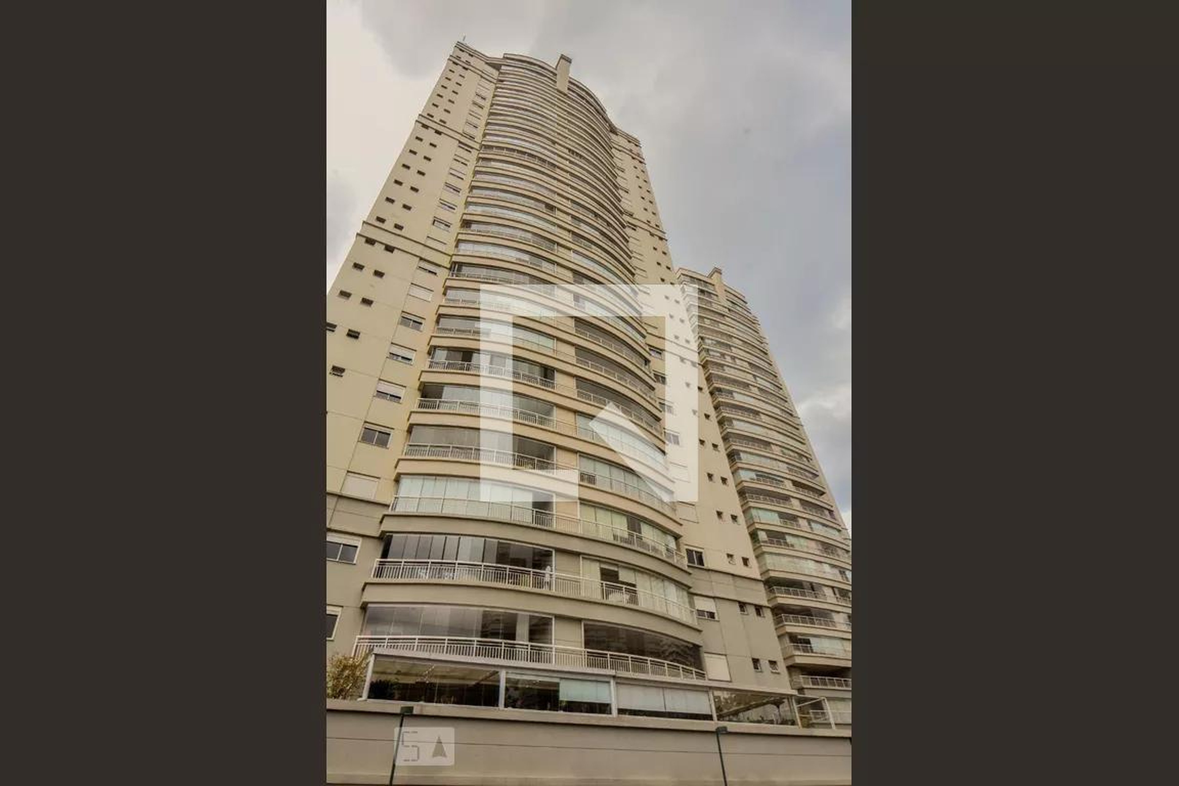 Fachada Condomínio Near