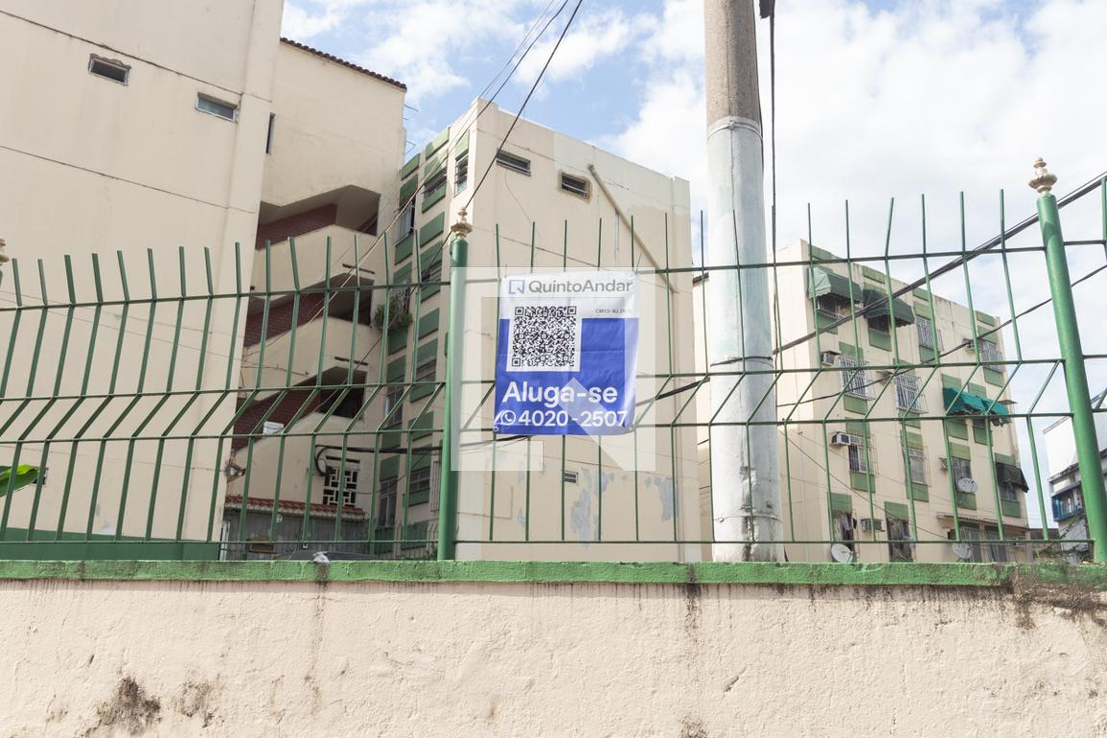 Fachada Condomínio em Estrada do Vigário Geral, 596