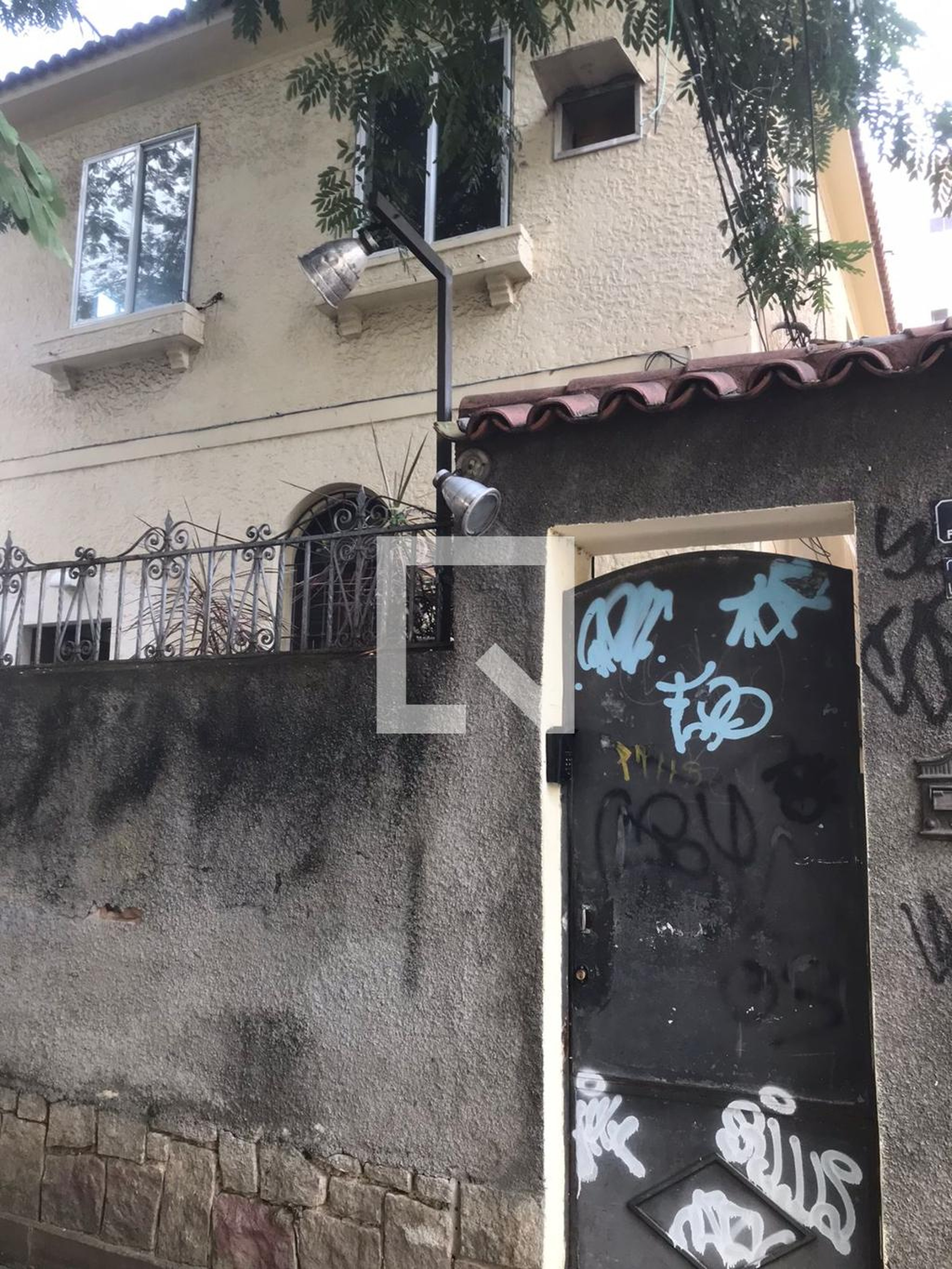 Fachada Condomínio em Rua Botucatu, 76