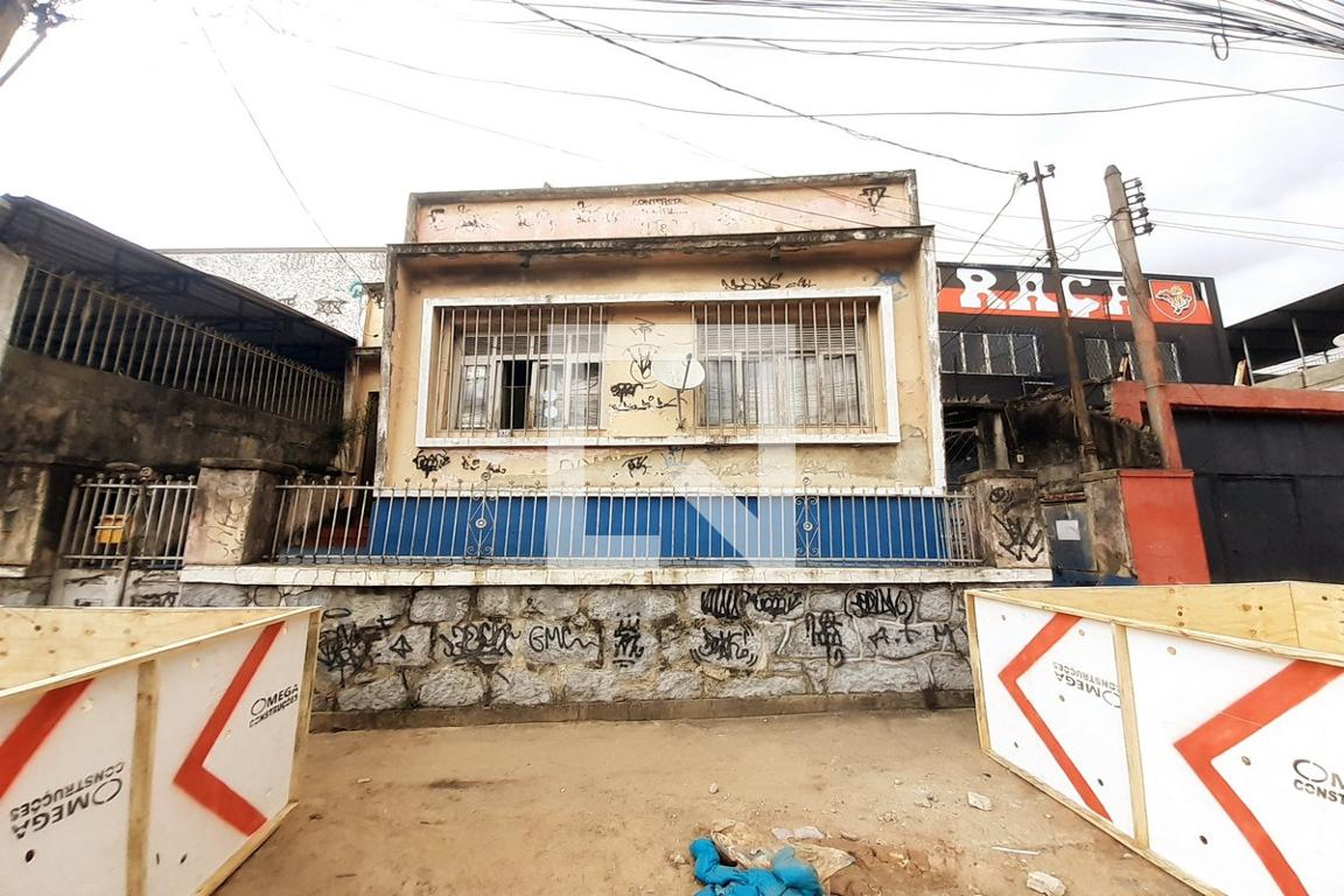 Fachada Condomínio em Rua Álvaro de Miranda, 936