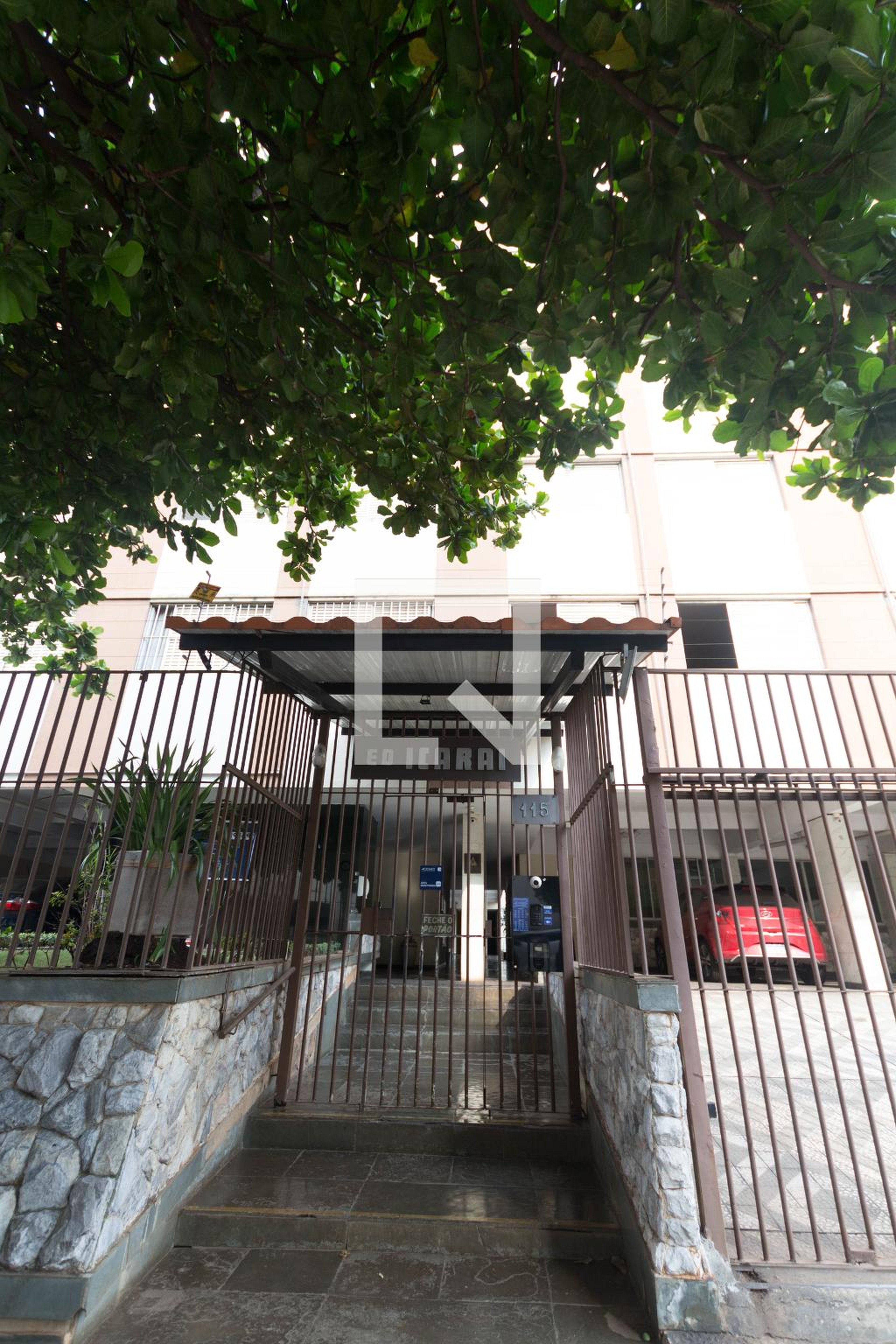 Fachada Condomínio em Rua 18, 115