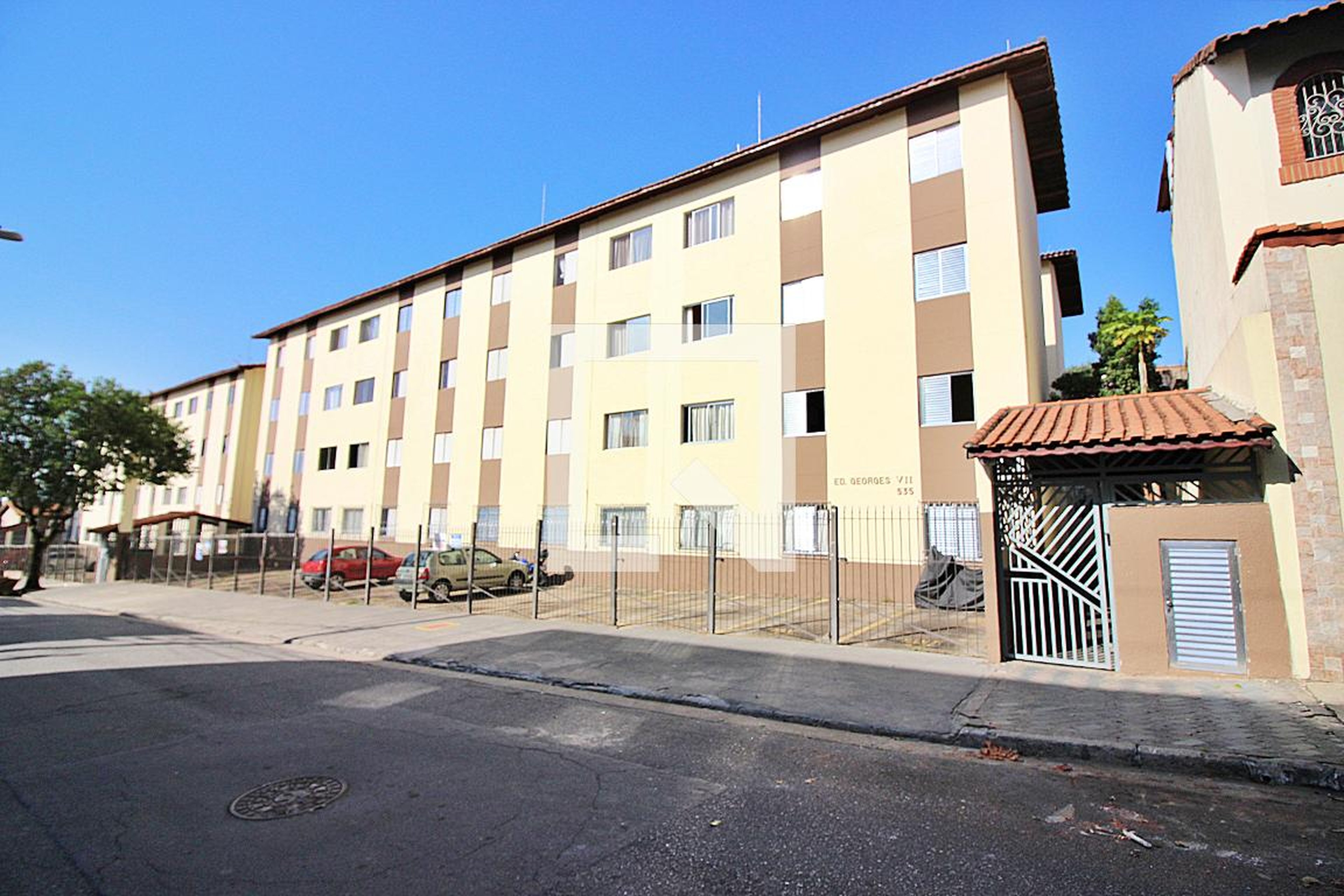 Fachada Condomínio em Rua Gino Amadei, 535