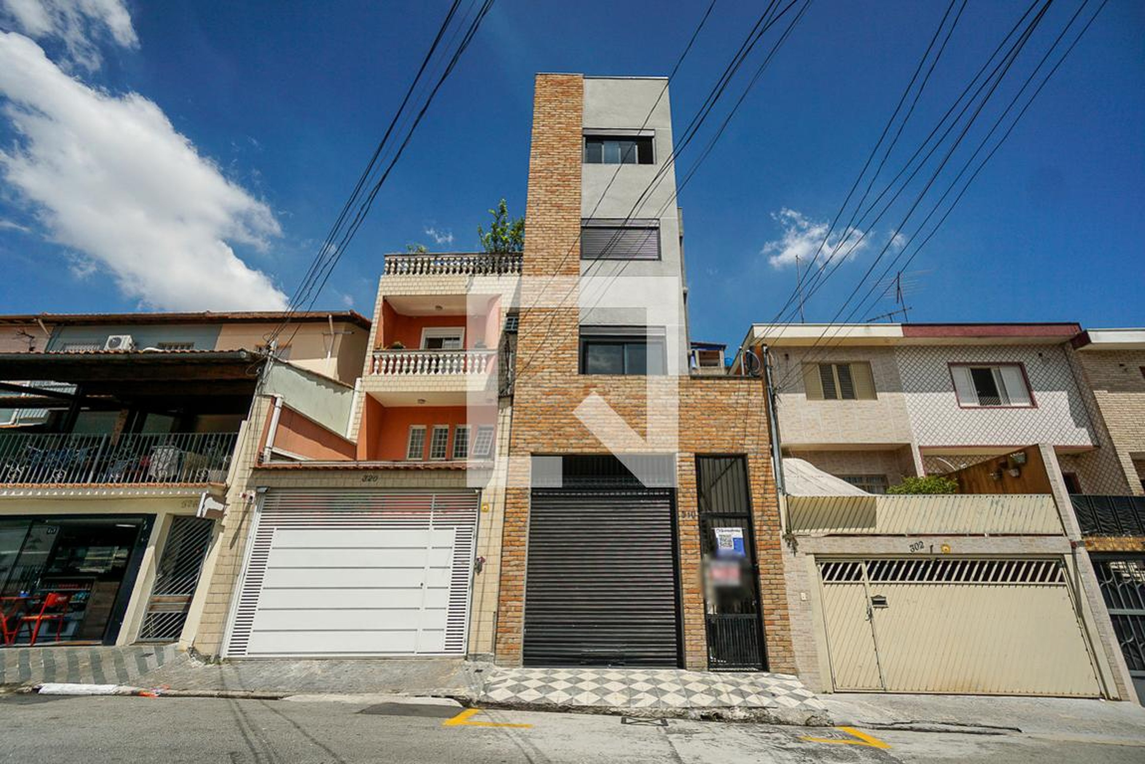 Fachada Condomínio em Rua Gil de Oliveira, 310