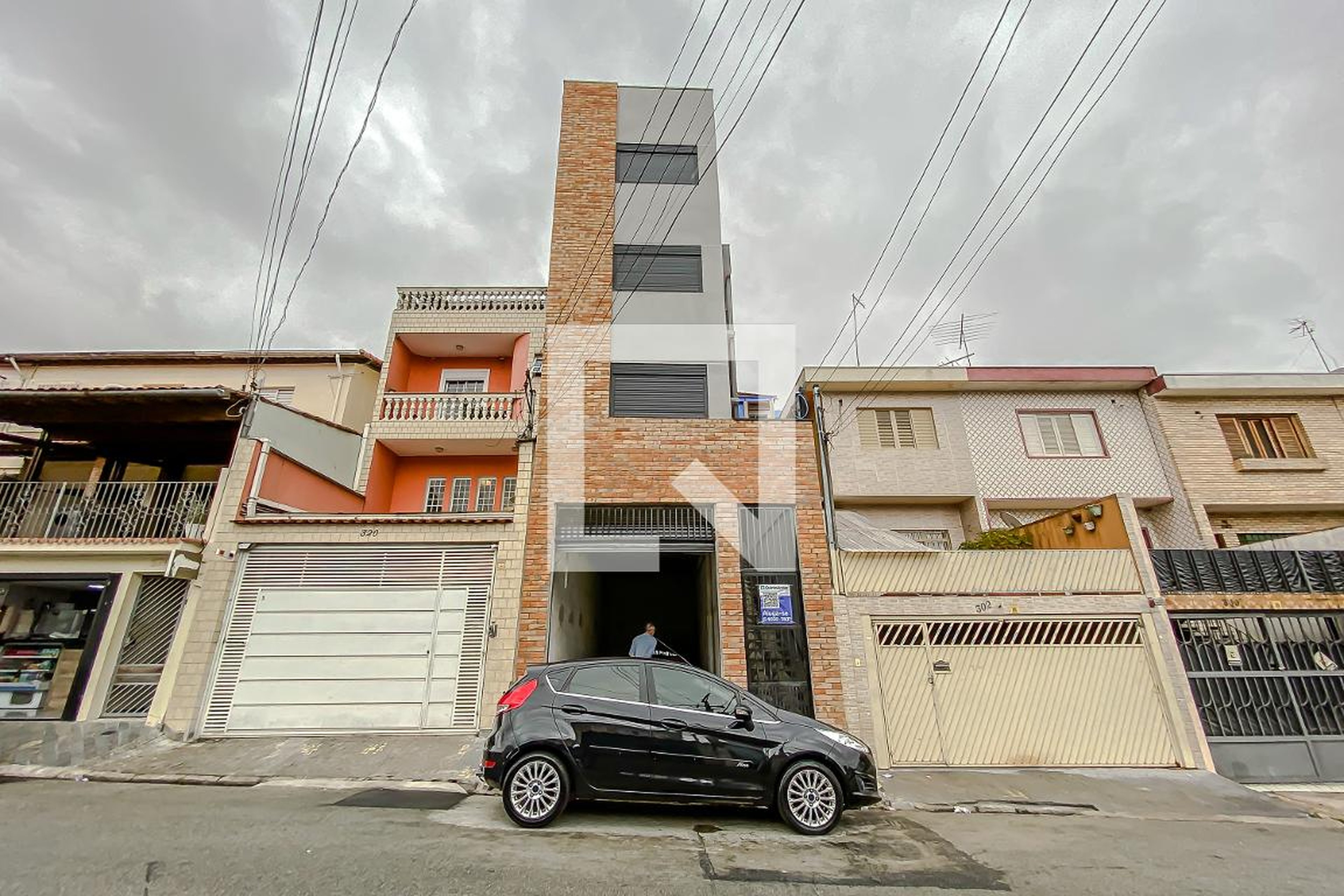 Fachada Condomínio em Rua Gil de Oliveira, 302
