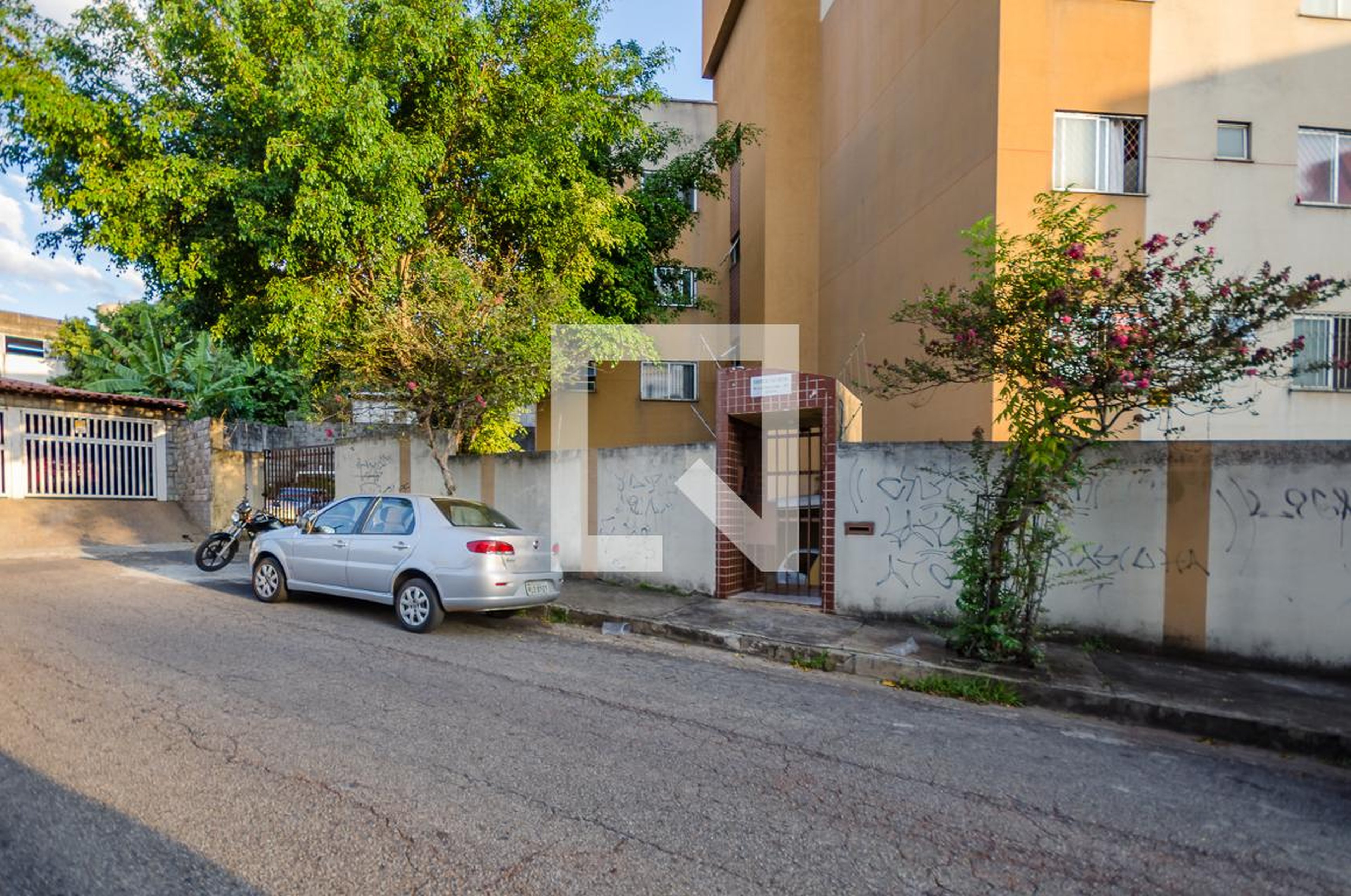 Fachada Condomínio em Rua Alcides Lobo, 297