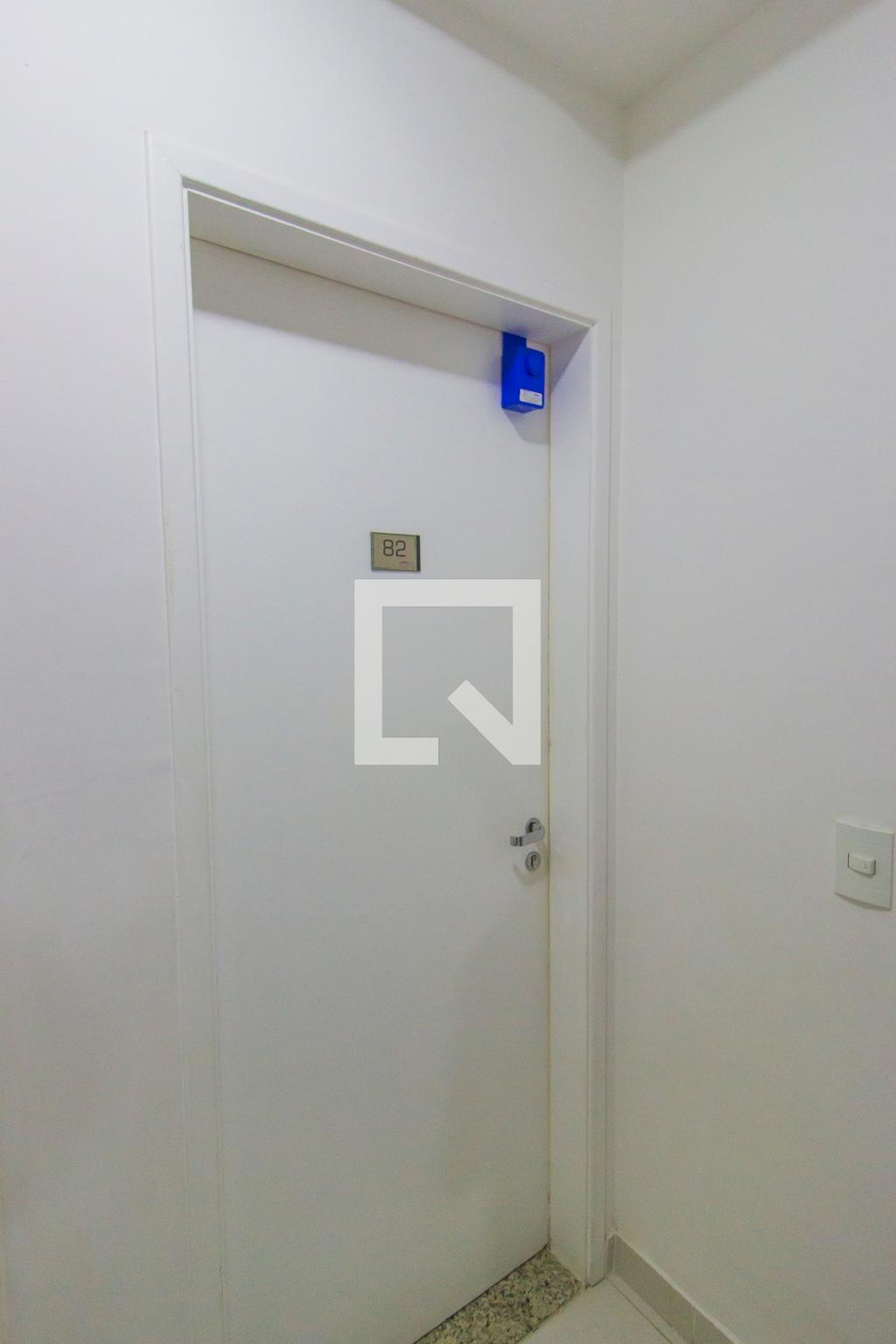 Entrada Condomínio em Avenida Aníbal Correia, 82